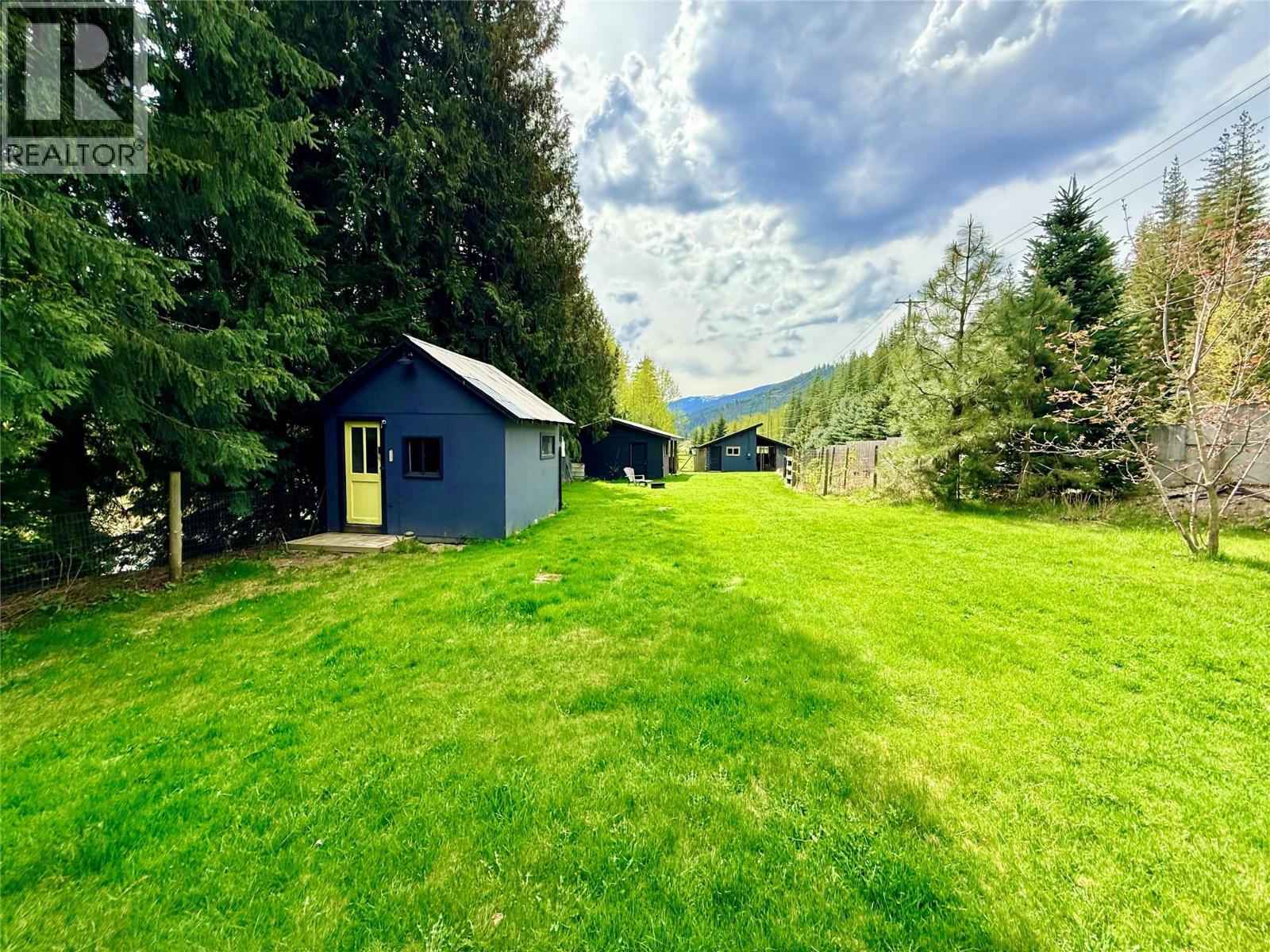 5704 Trans Canada Highway, Malakwa, British Columbia  V0E 2J0 - Photo 23 - 10385110