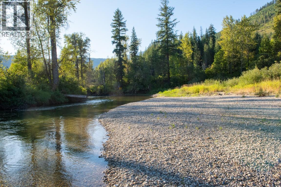 5704 Trans Canada Highway, Malakwa, British Columbia  V0E 2J0 - Photo 34 - 10385110