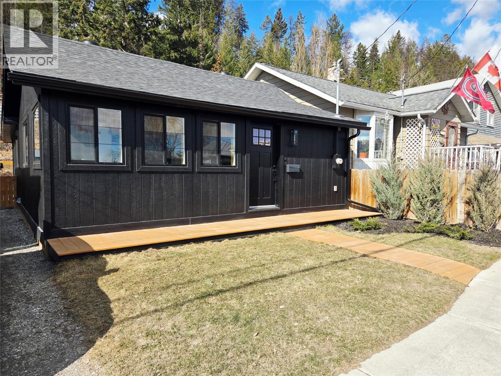 565 Wallinger Avenue, Kimberley, British Columbia  V1A 1Z8 - Photo 2 - 10385485