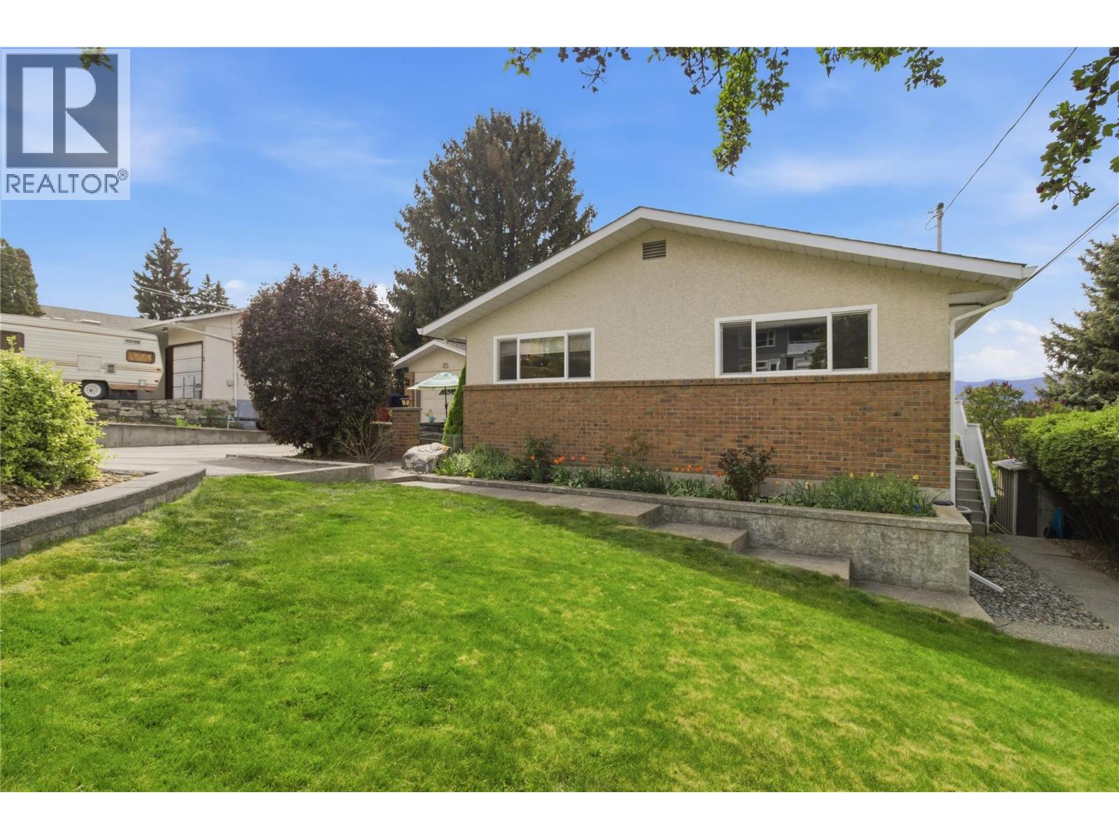 869 McKenzie Road, kelowna, British Columbia