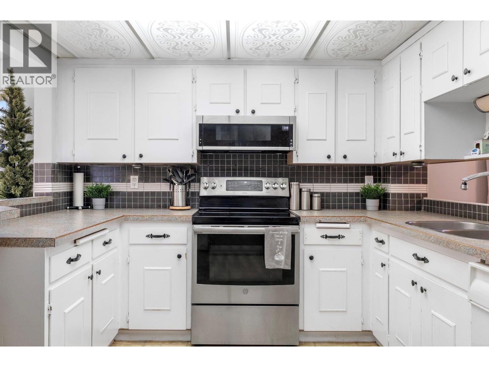 660 Sparrow Road, Kelowna, British Columbia  V1X 4E1 - Photo 18 - 10385354