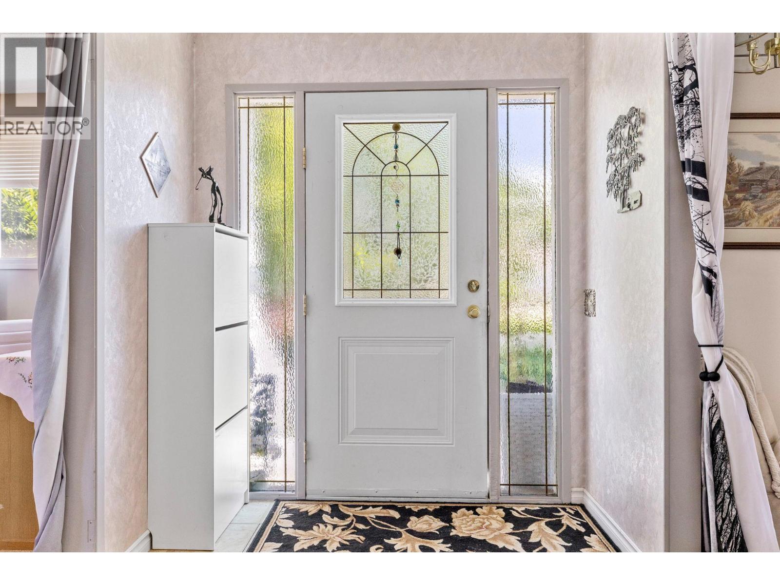 660 Sparrow Road, Kelowna, British Columbia  V1X 4E1 - Photo 2 - 10385354