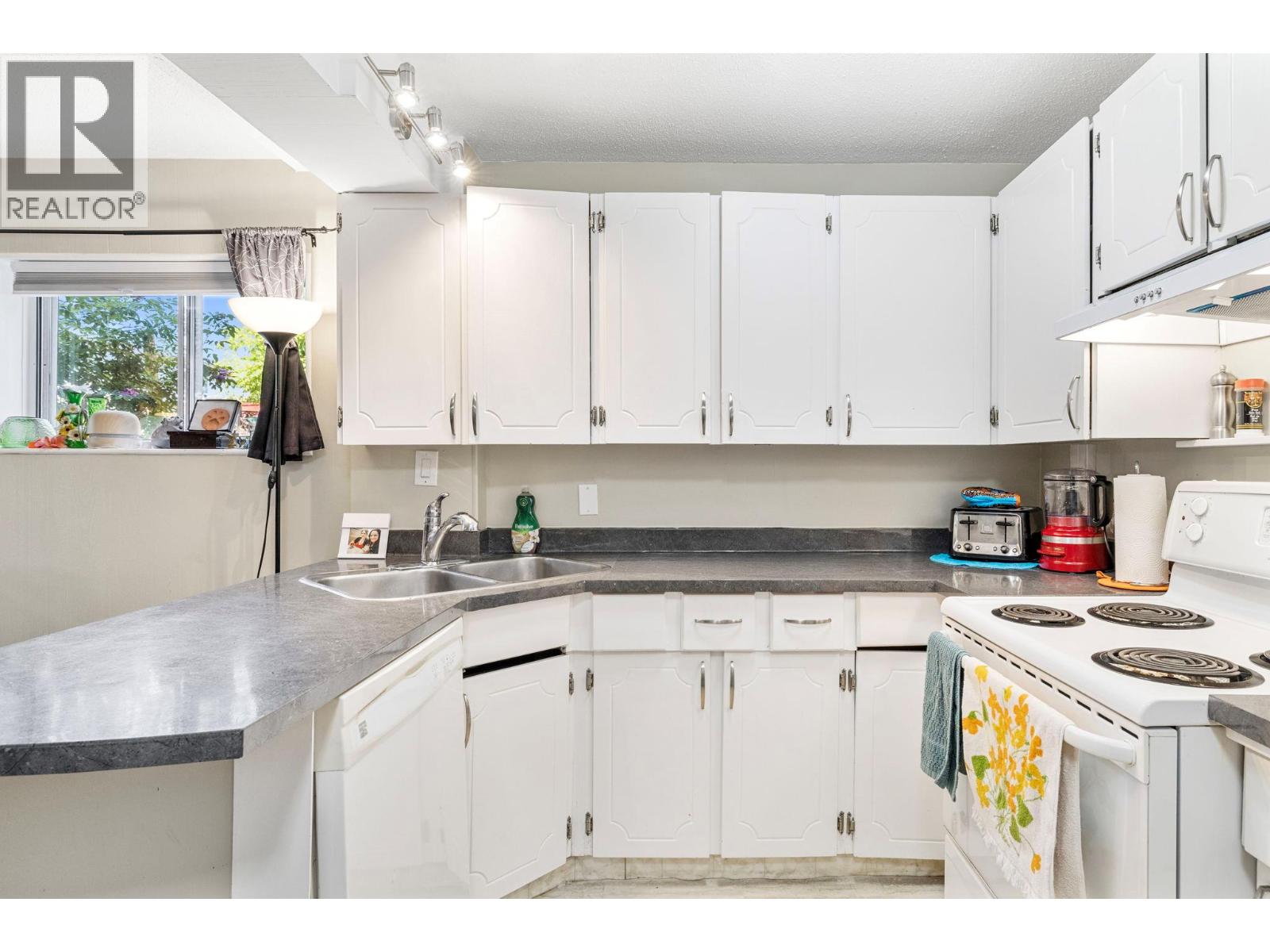 660 Sparrow Road, Kelowna, British Columbia  V1X 4E1 - Photo 44 - 10385354