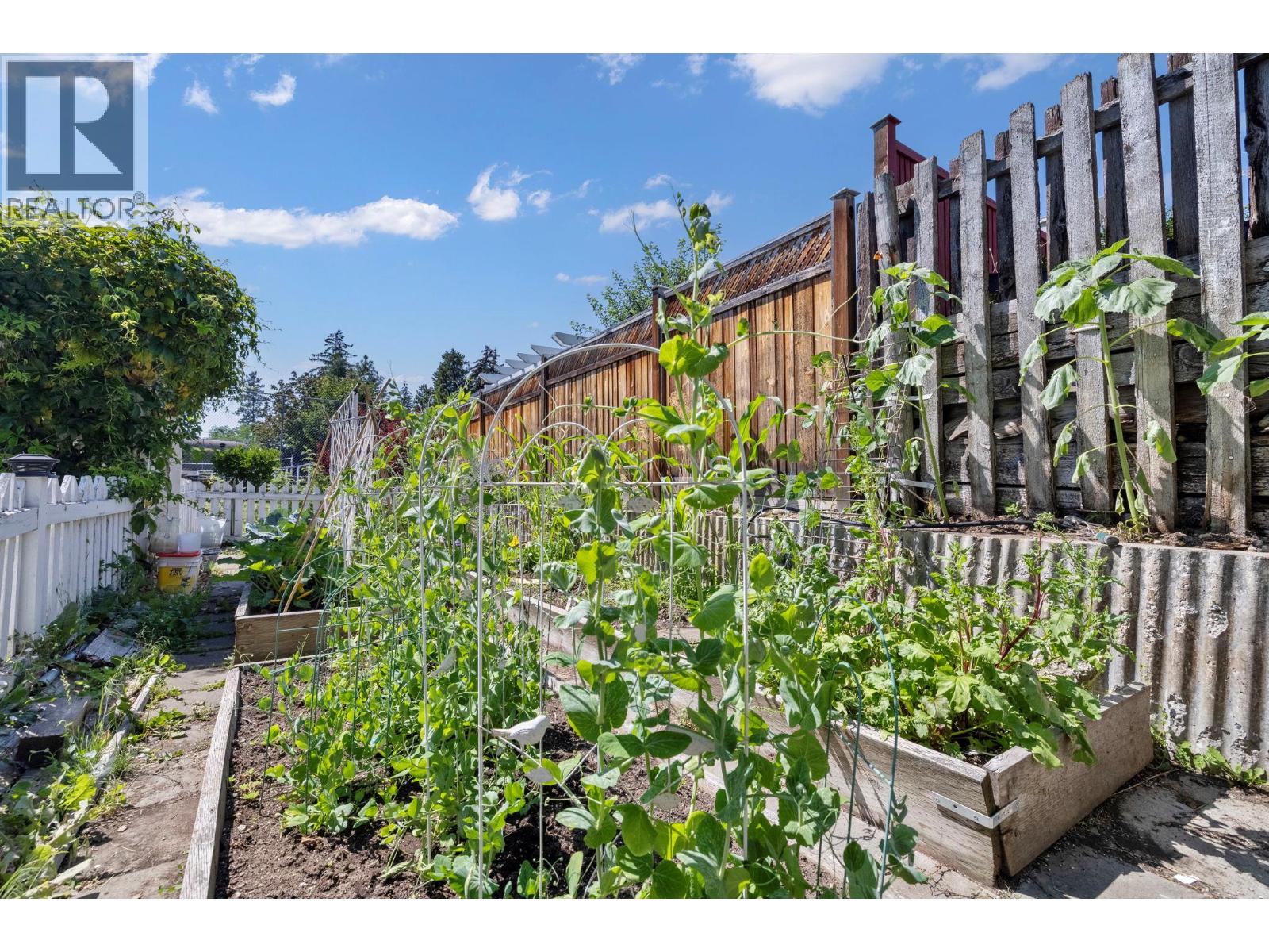 660 Sparrow Road, Kelowna, British Columbia  V1X 4E1 - Photo 58 - 10385354