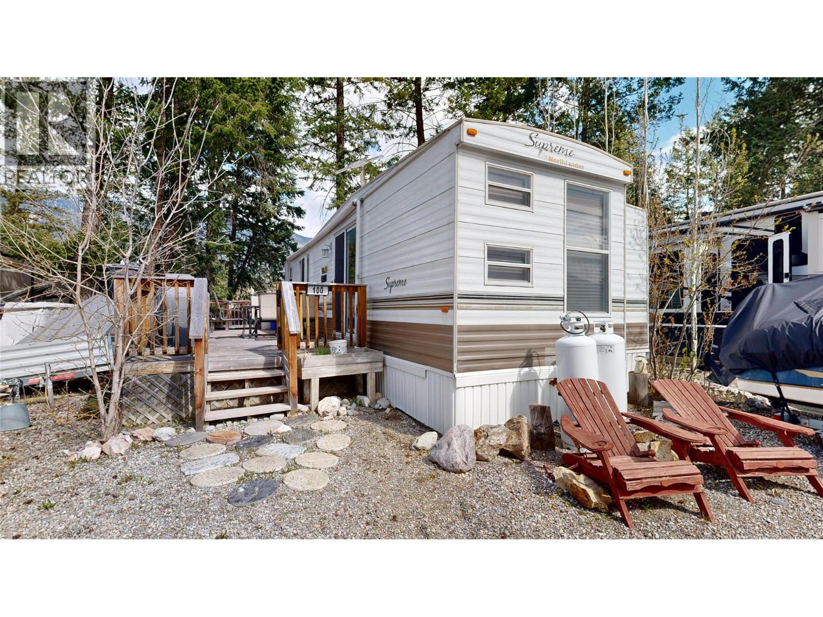 4868 Riverview Drive Unit# 100, Edgewater, British Columbia  V0A 1E0 - Photo 2 - 10385480
