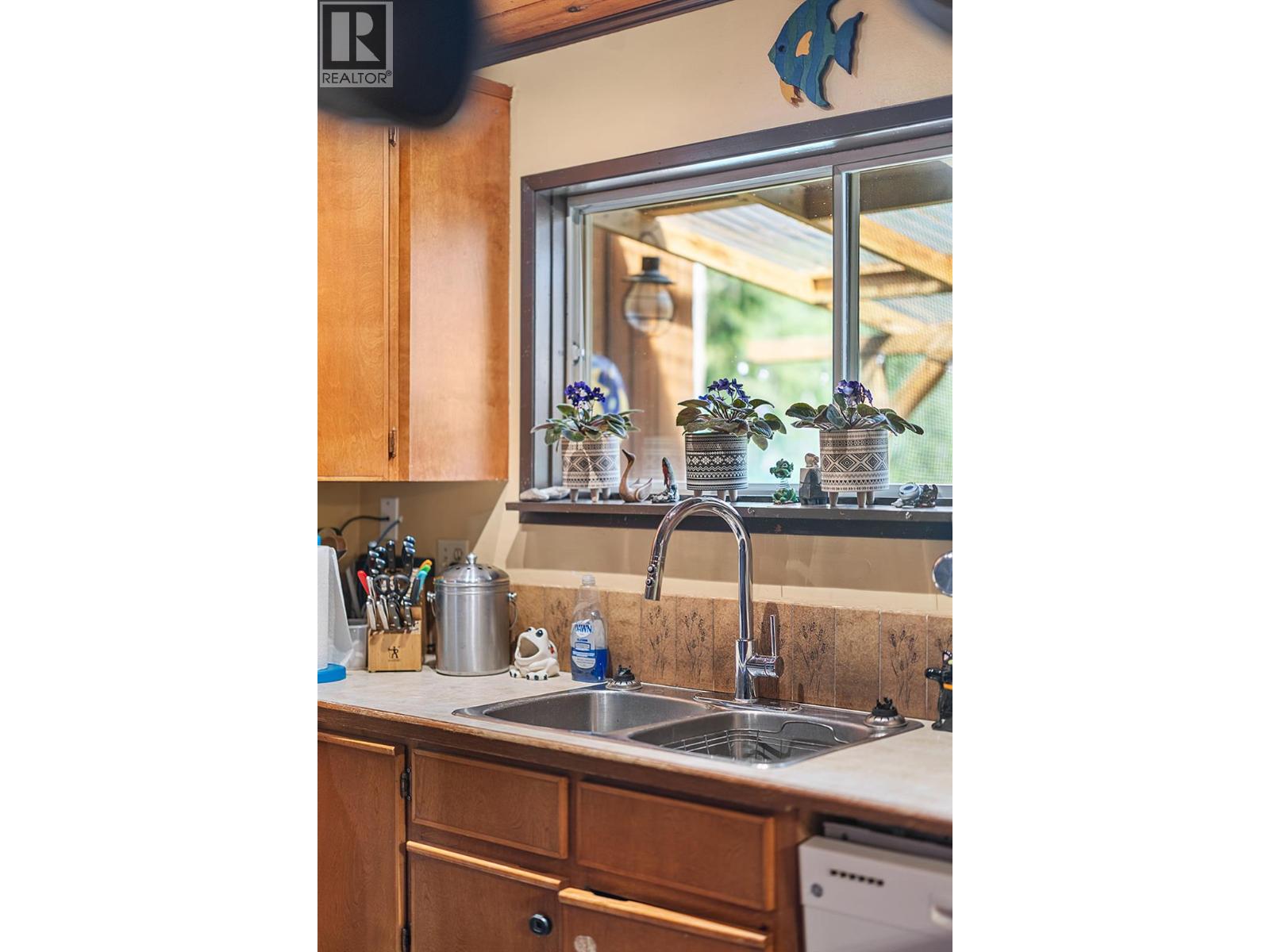 16324 Bowe Road, Crawford Bay, British Columbia  V0B 1E0 - Photo 11 - 10385475