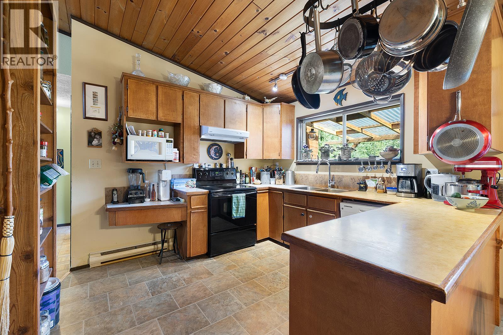 16324 Bowe Road, Crawford Bay, British Columbia  V0B 1E0 - Photo 15 - 10385475