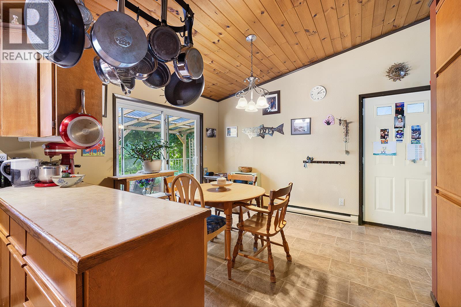 16324 Bowe Road, Crawford Bay, British Columbia  V0B 1E0 - Photo 17 - 10385475