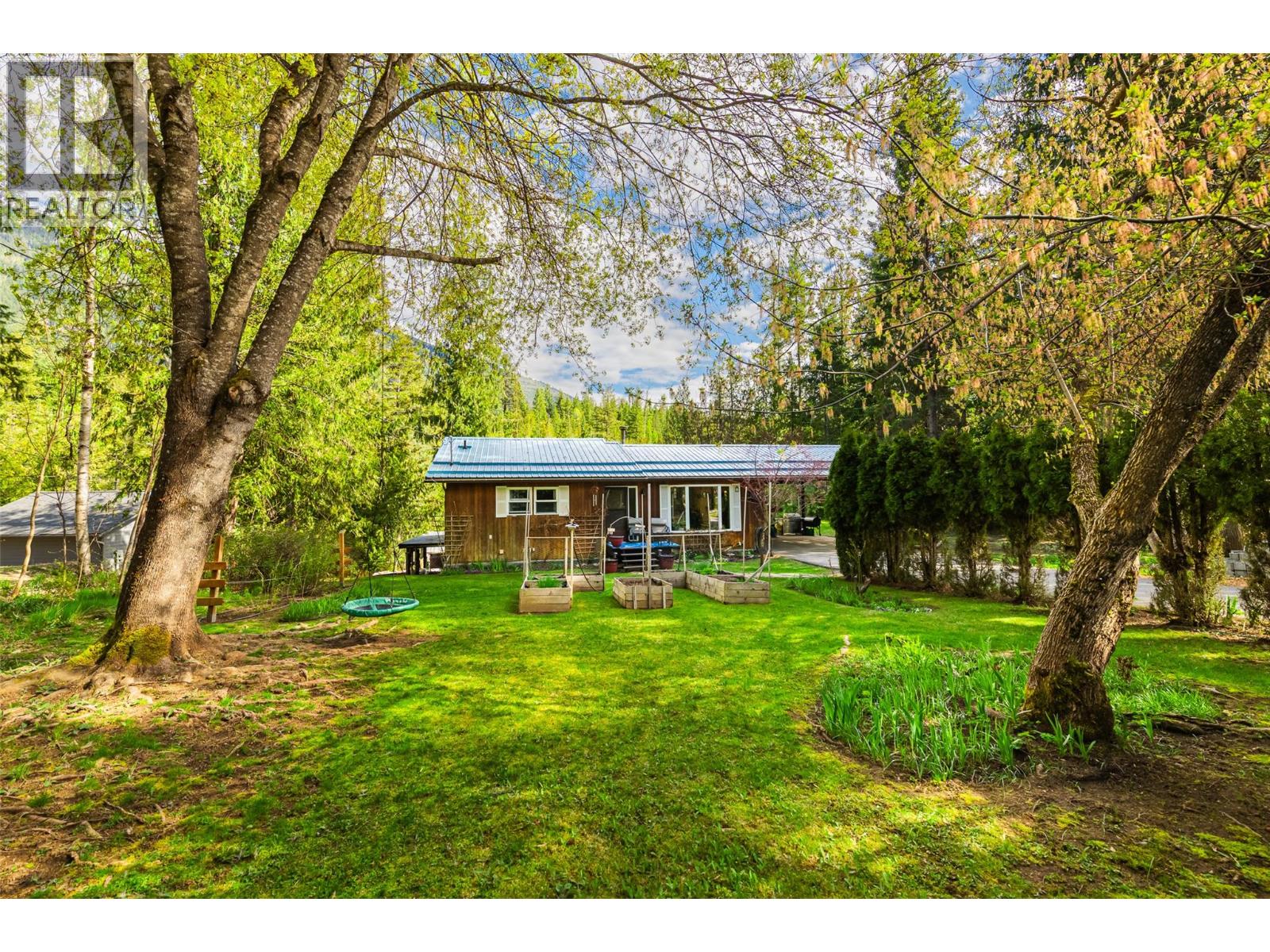 16324 Bowe Road, Crawford Bay, British Columbia  V0B 1E0 - Photo 2 - 10385475