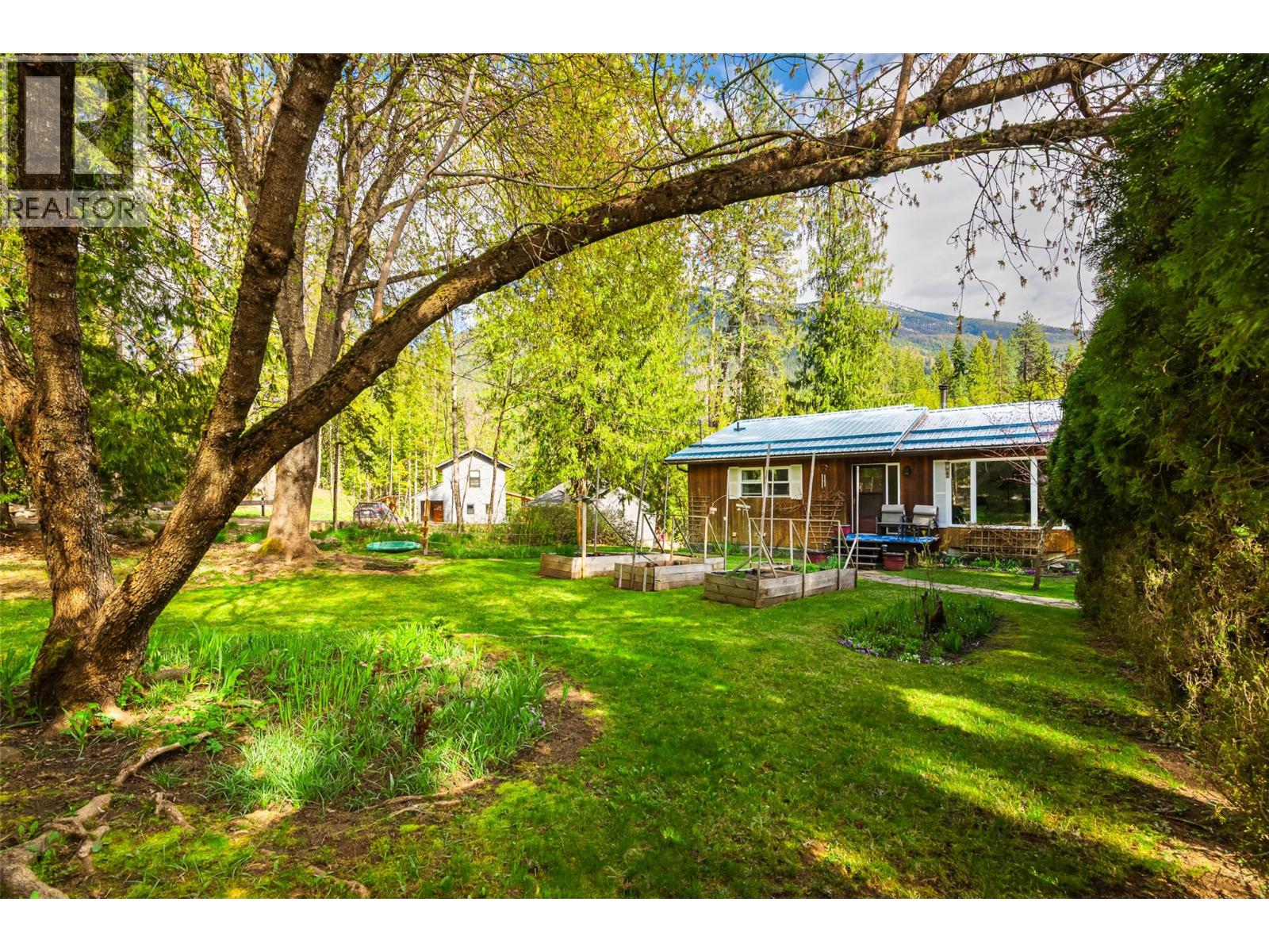 16324 Bowe Road, Crawford Bay, British Columbia  V0B 1E0 - Photo 36 - 10385475