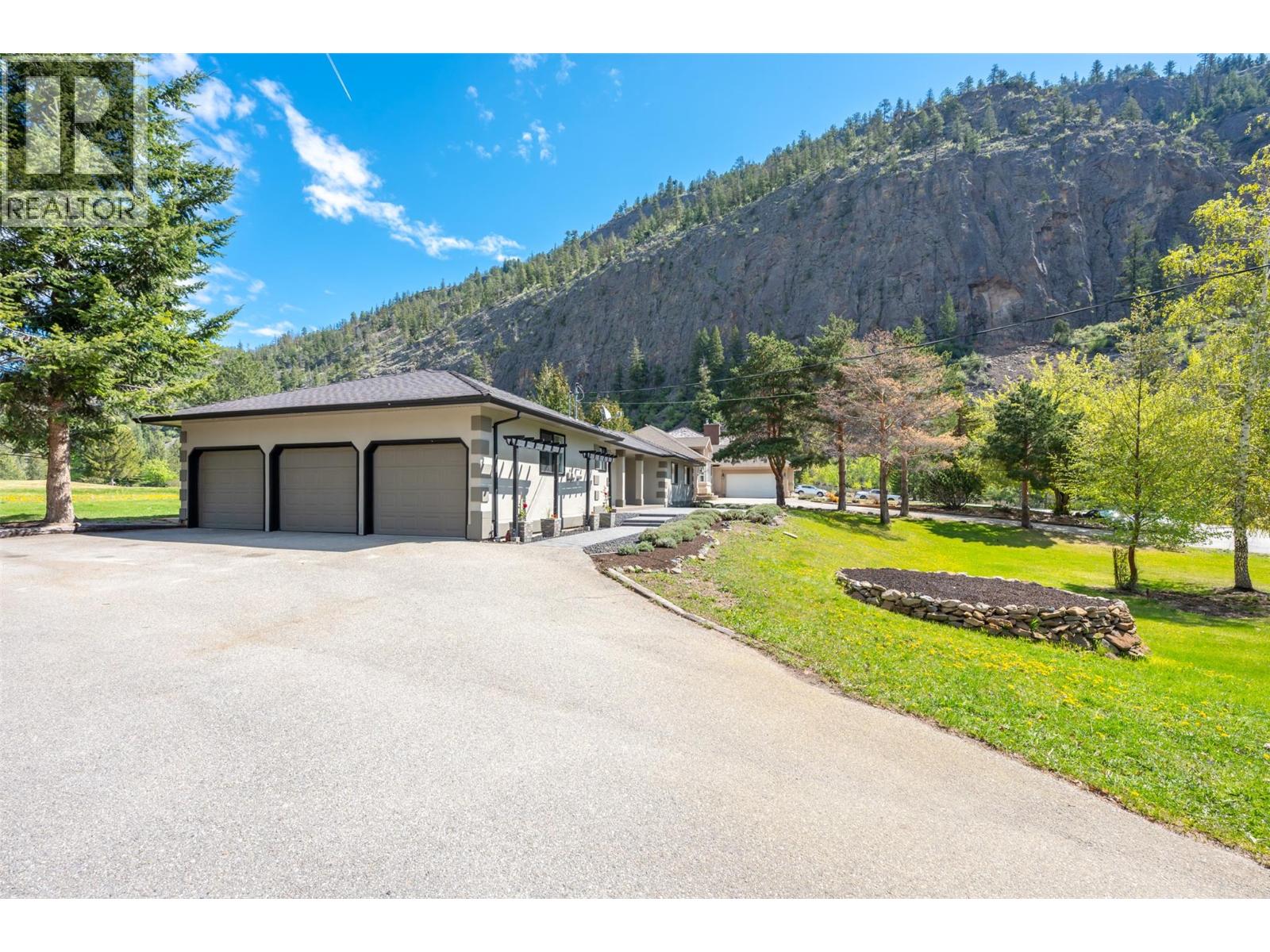 178 Range Road, Kaleden, British Columbia  V0H 1K0 - Photo 3 - 10384892
