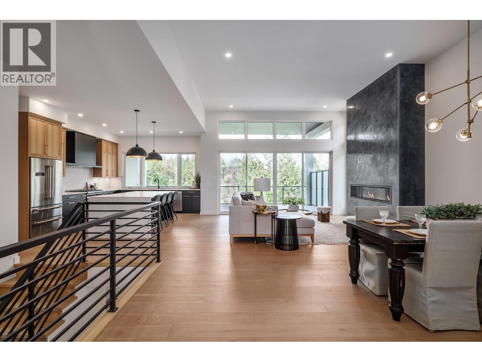 10274 Beacon Hill Drive, Lake Country, British Columbia  V4V 0A9 - Photo 3 - 10385665