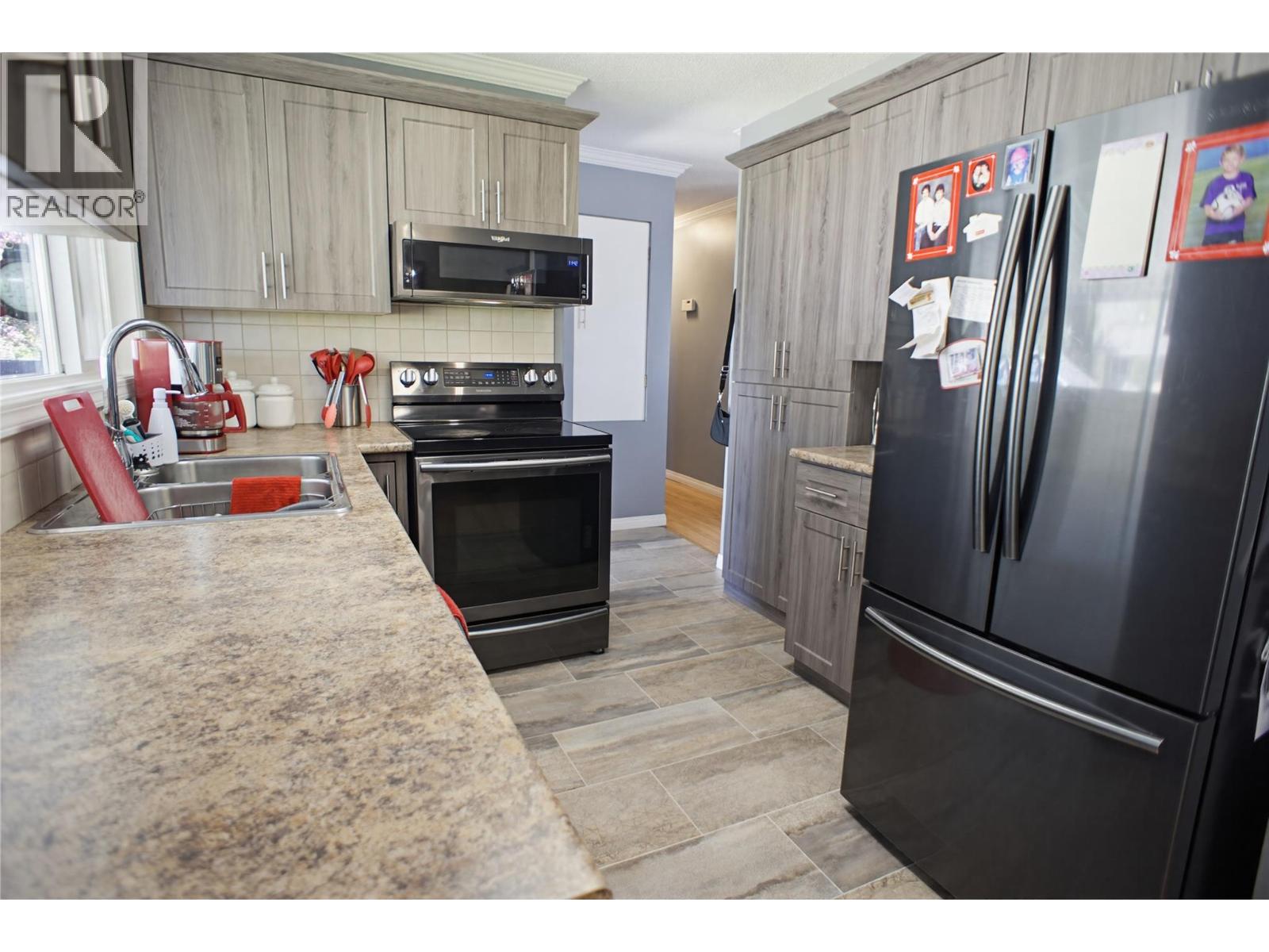 1684 Greenfield Avenue, Kamloops, British Columbia  V2B 4N6 - Photo 2 - 10385321