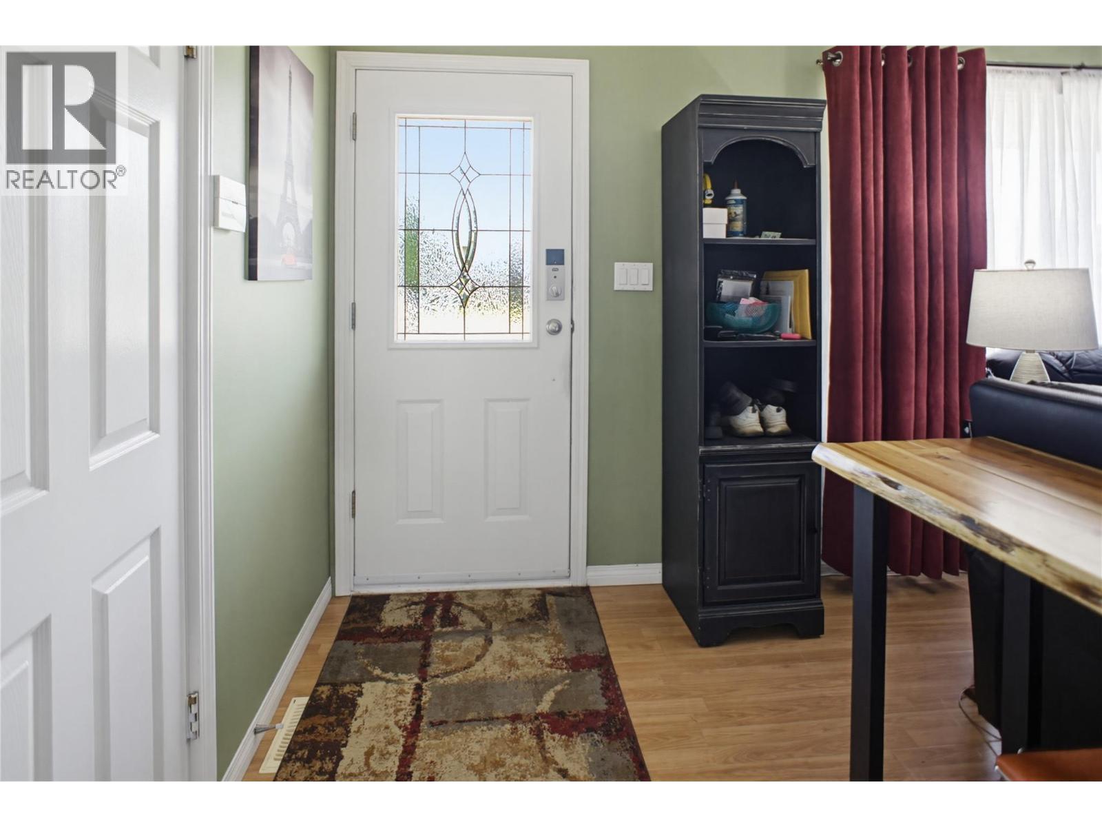 1684 Greenfield Avenue, Kamloops, British Columbia  V2B 4N6 - Photo 7 - 10385321