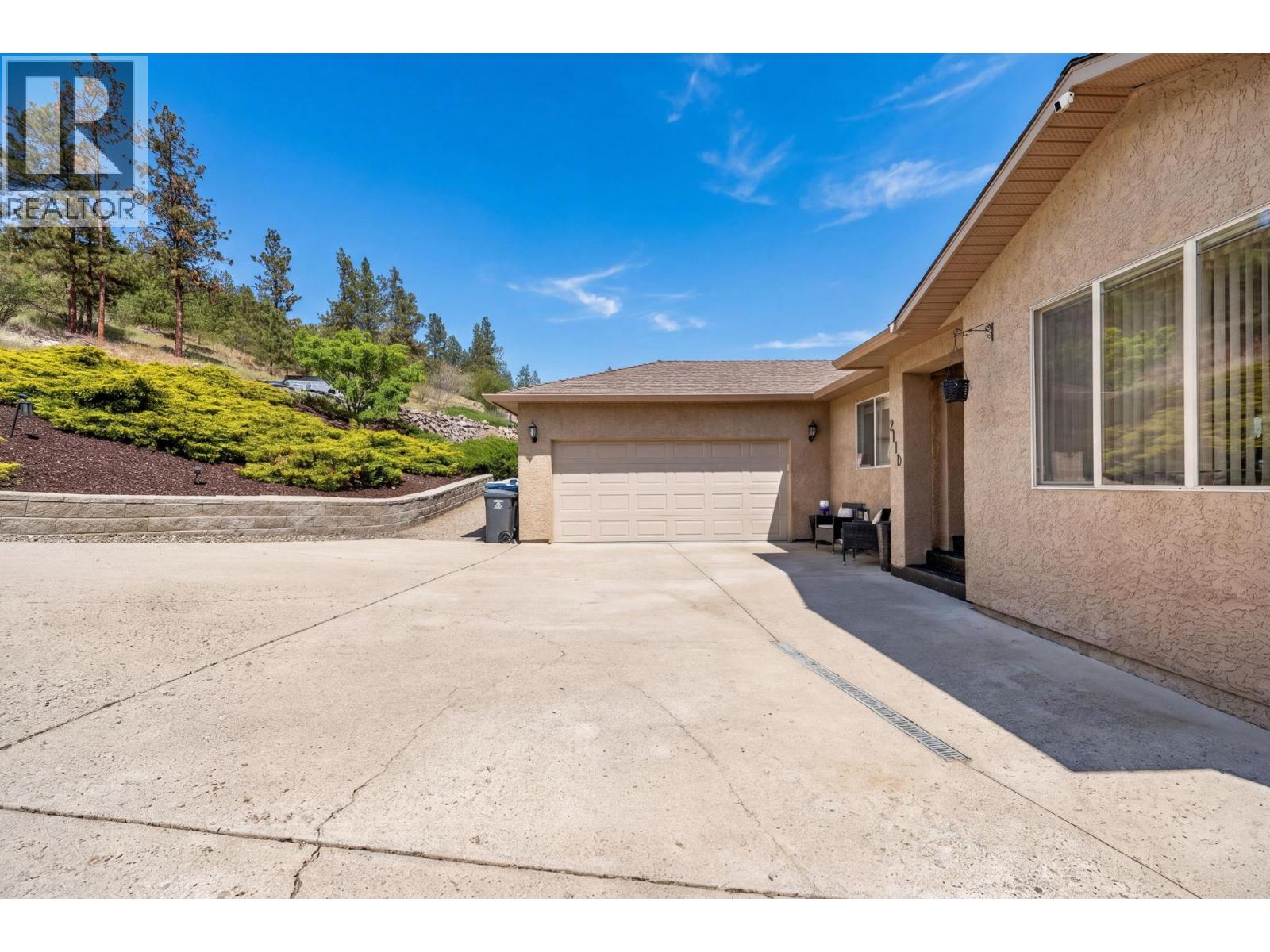 2110 Horizon Drive, West Kelowna, British Columbia  V1Z 3Y5 - Photo 3 - 10385621
