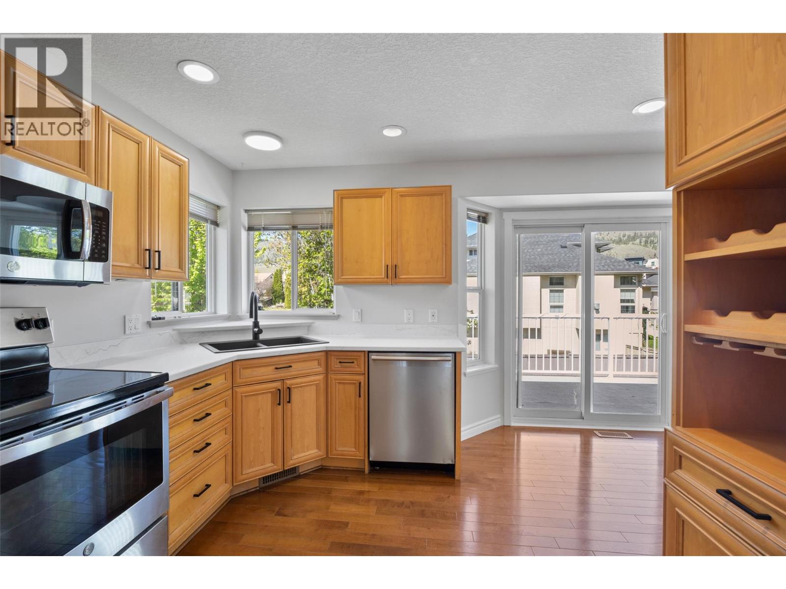 3702 Overlander Drive, Kamloops, British Columbia  V2B 8M4 - Photo 5 - 10385605