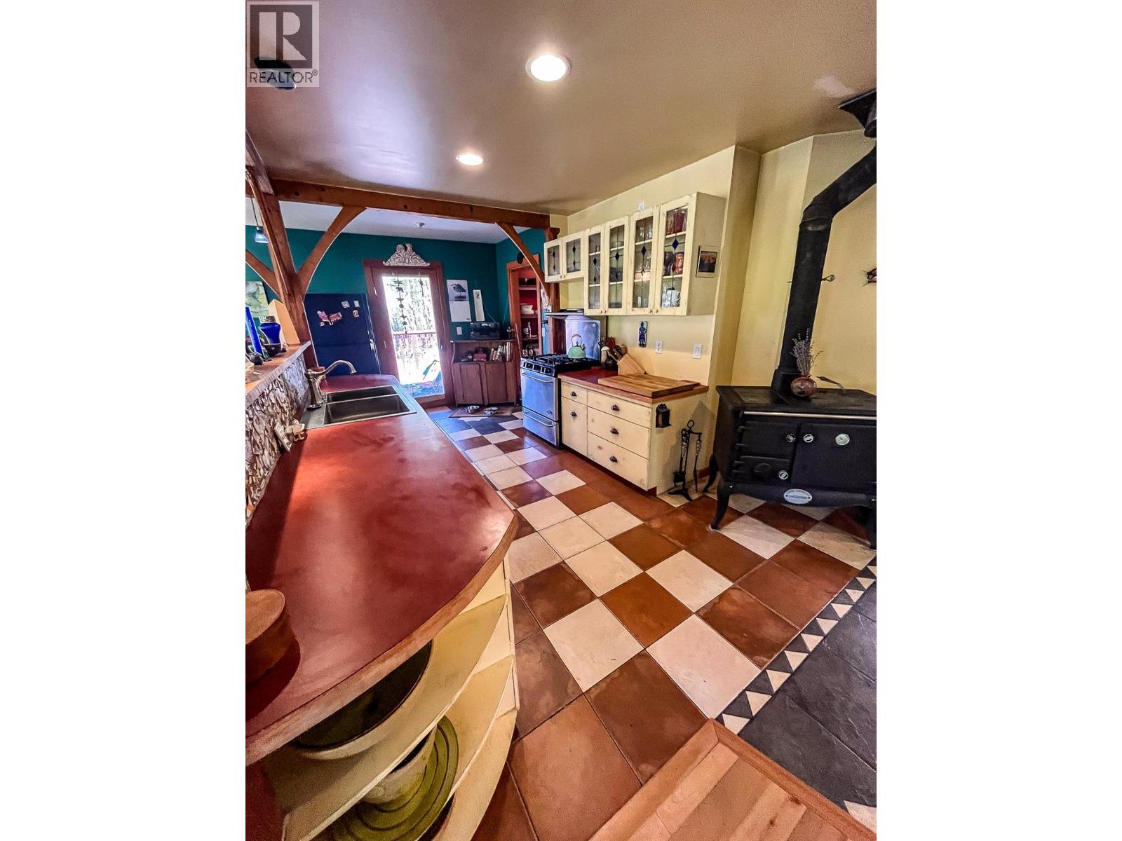 395 Boven Road, Nelson, British Columbia  V1L 6J1 - Photo 11 - 10385419