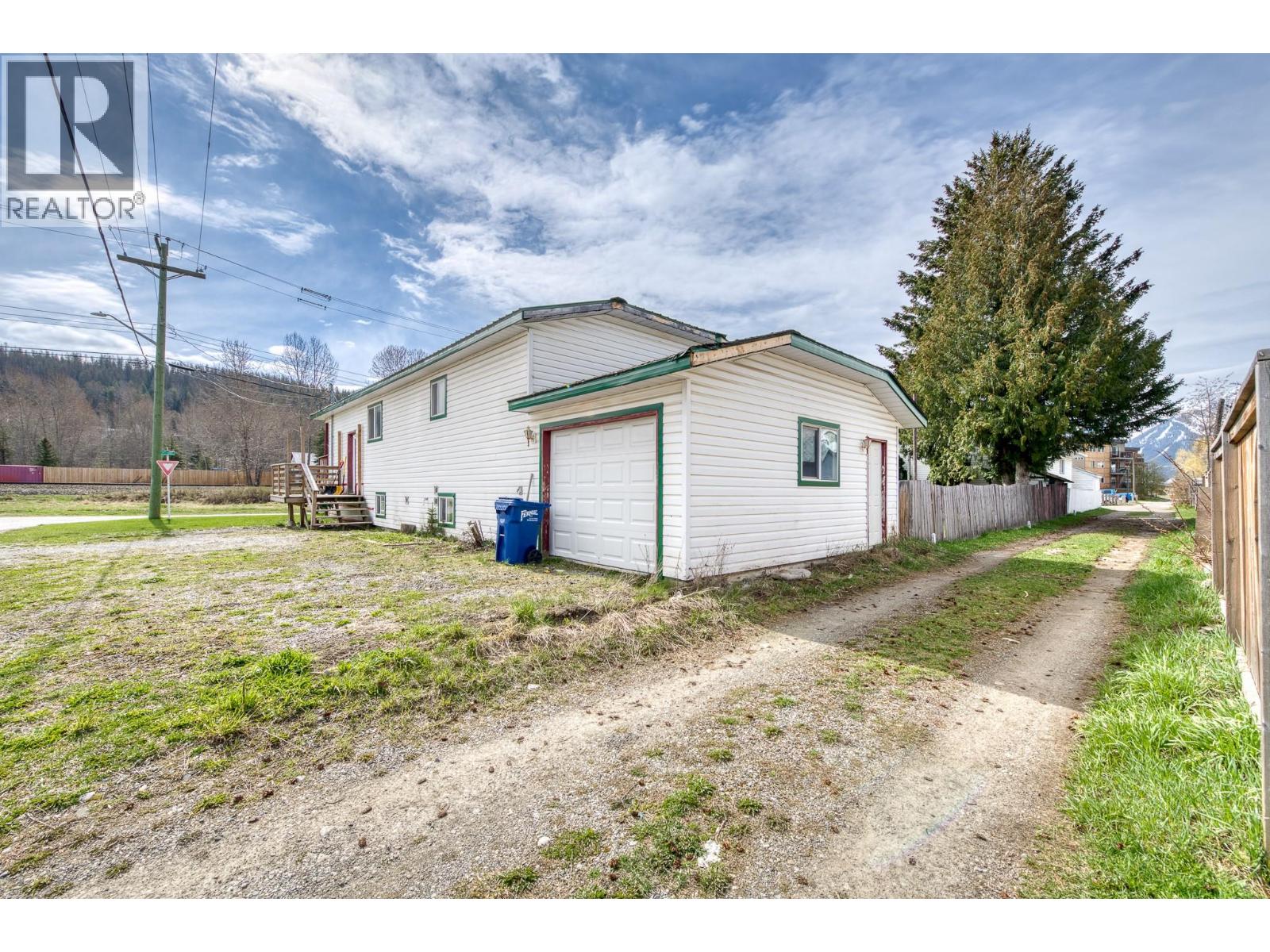 1191 1st Avenue, Fernie, British Columbia  V0B 1M0 - Photo 4 - 10383613