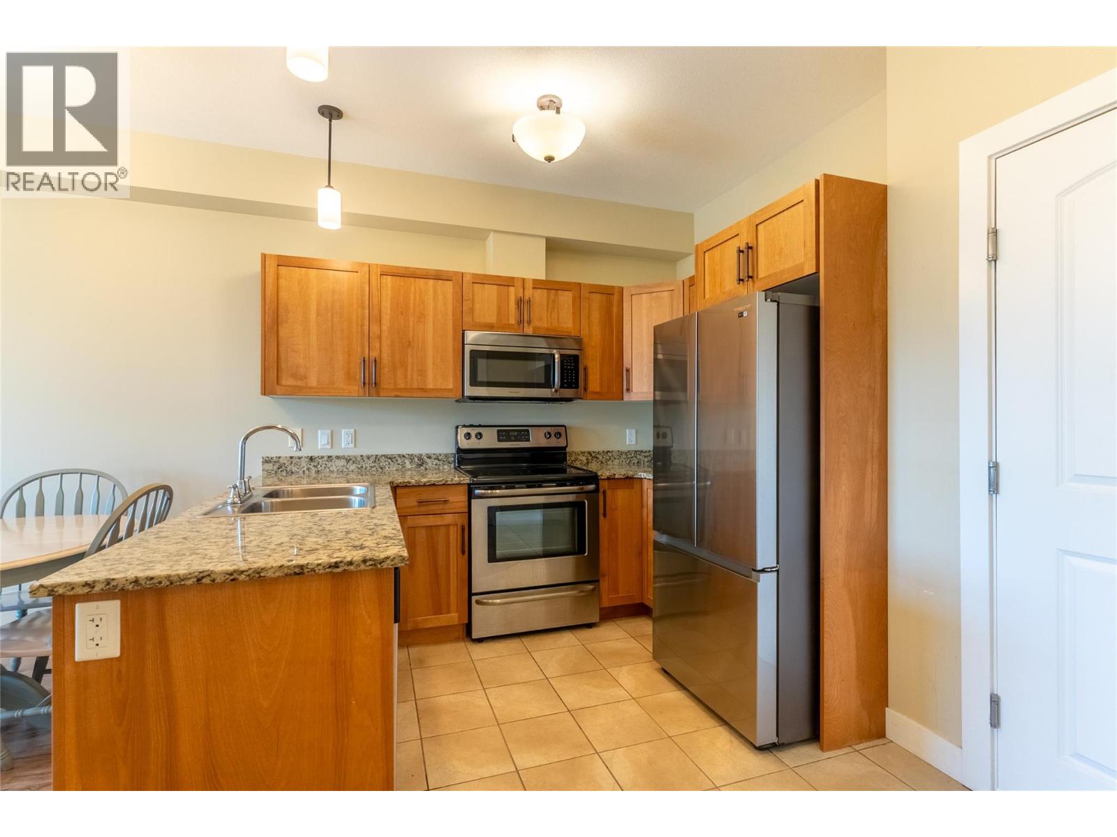 755 Mayfair Street Unit# 421, Kamloops, British Columbia  V2B 5L7 - Photo 3 - 10385442