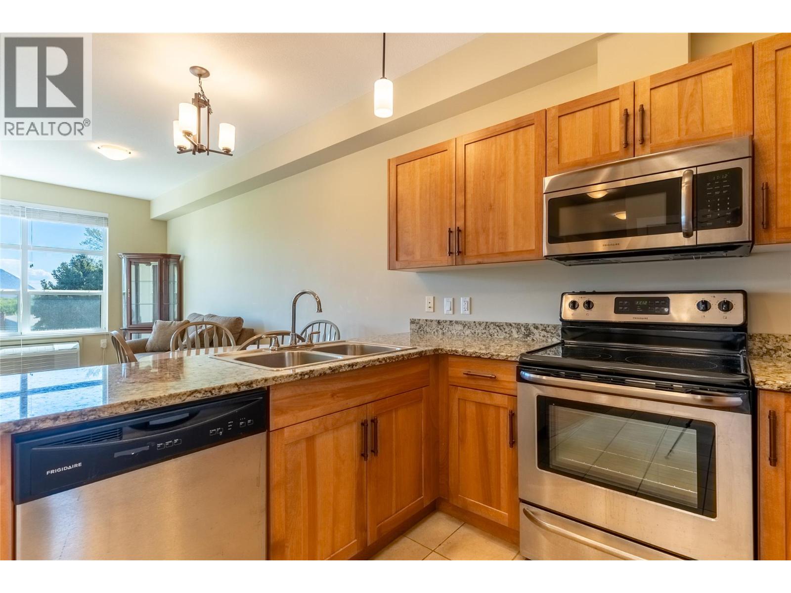 755 Mayfair Street Unit# 421, Kamloops, British Columbia  V2B 5L7 - Photo 4 - 10385442