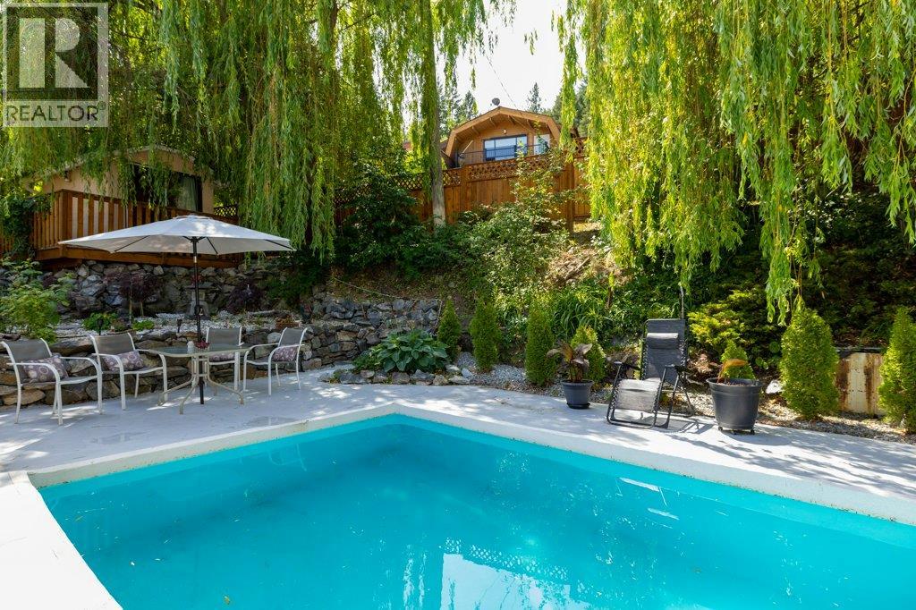 10724 Pinecrest Road, Vernon, British Columbia  V1H 2C1 - Photo 12 - 10384907