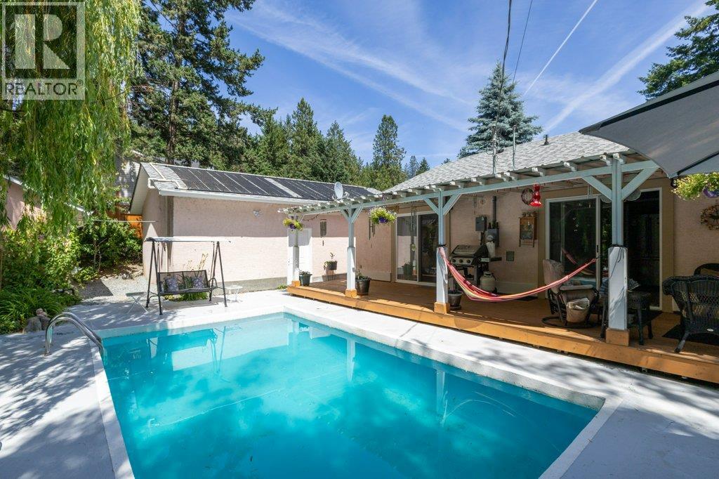 10724 Pinecrest Road, Vernon, British Columbia  V1H 2C1 - Photo 8 - 10384907