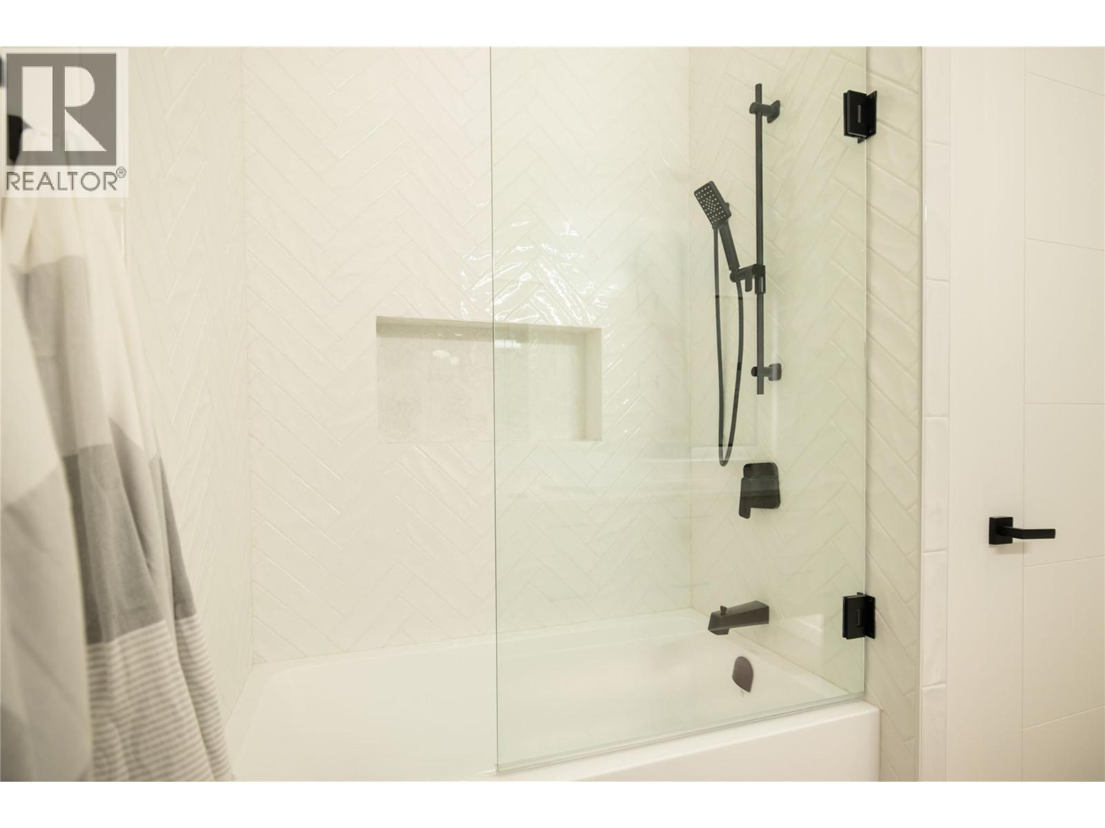 3442 Arrowroot Drive, Kelowna, British Columbia  V1V 3G2 - Photo 86 - 10385203