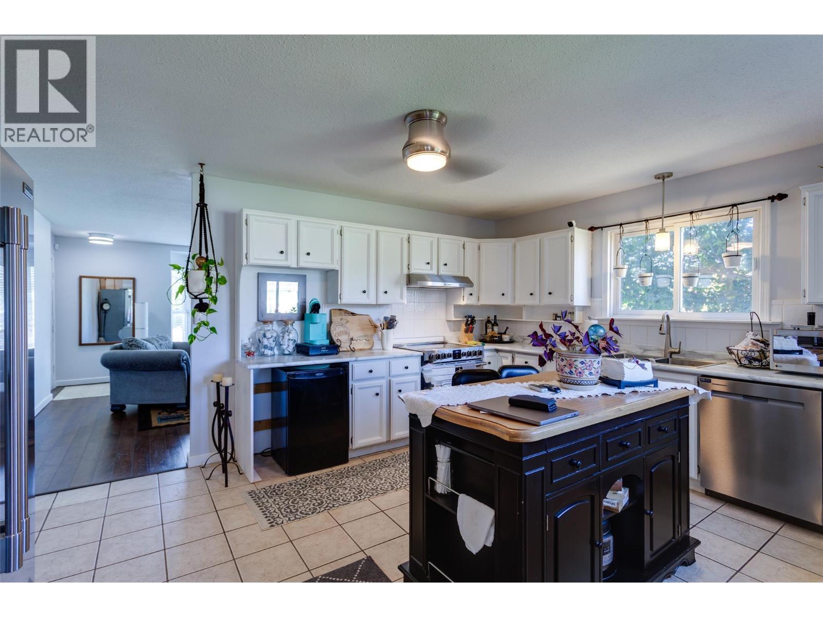 1490 Cornwall Road, Kelowna, British Columbia  V1X 1N9 - Photo 2 - 10385096