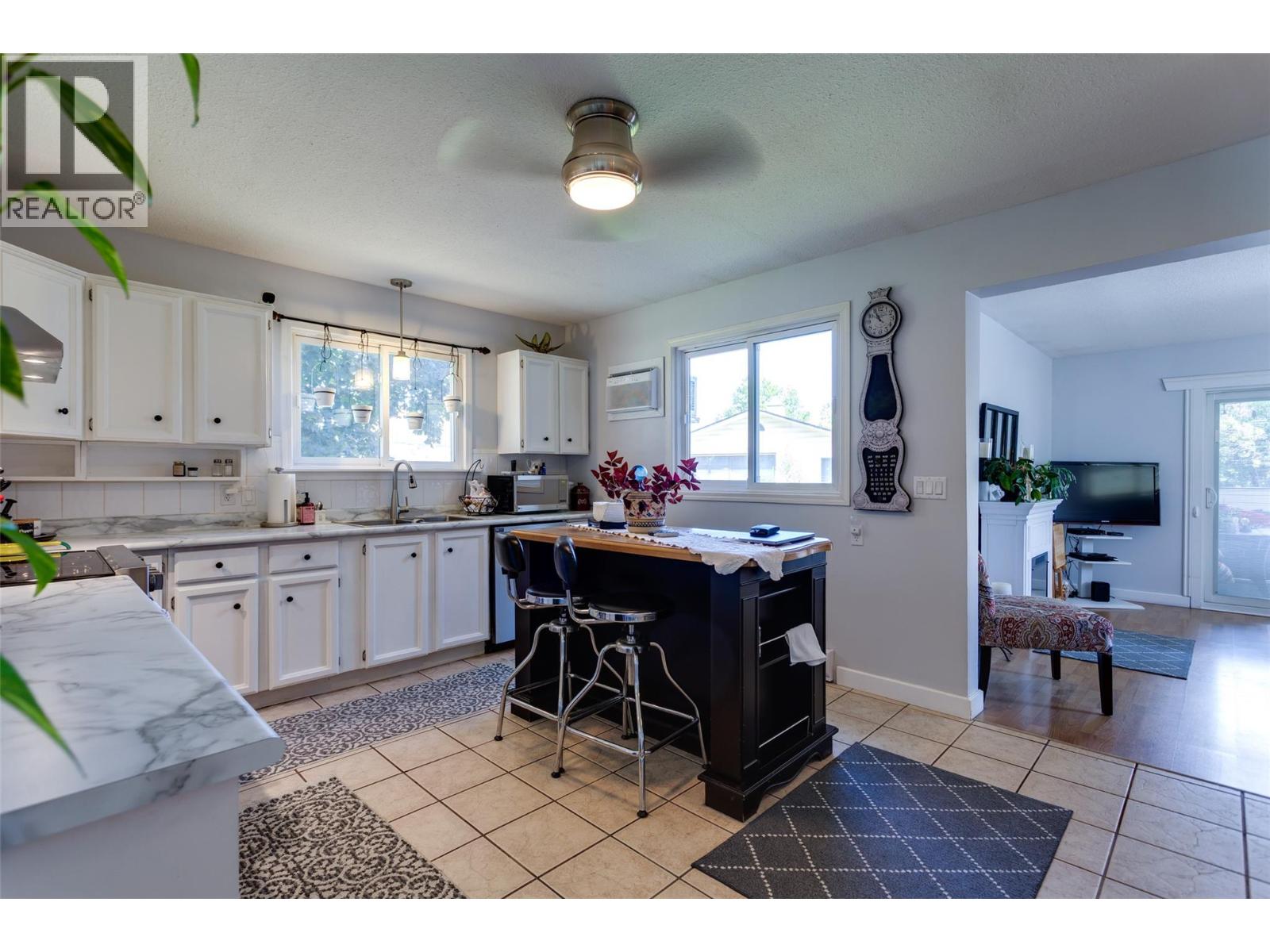 1490 Cornwall Road, Kelowna, British Columbia  V1X 1N9 - Photo 3 - 10385096