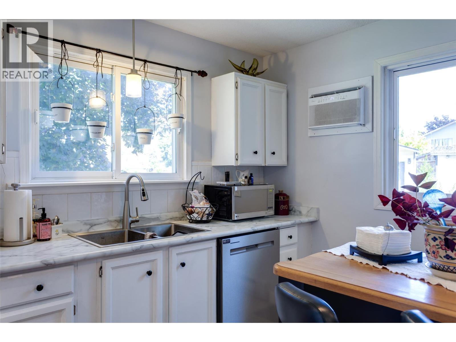 1490 Cornwall Road, Kelowna, British Columbia  V1X 1N9 - Photo 5 - 10385096