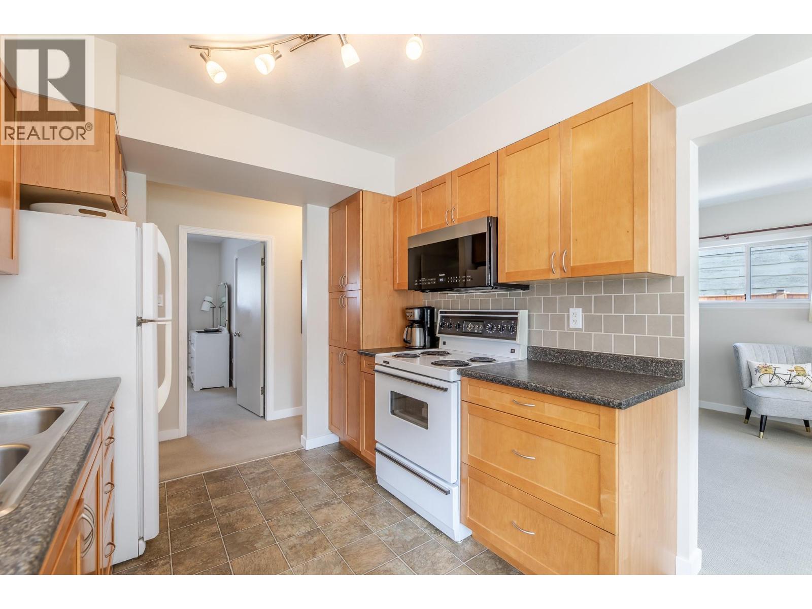 217 Lee Avenue, Penticton, British Columbia  V2A 3V9 - Photo 11 - 10385723