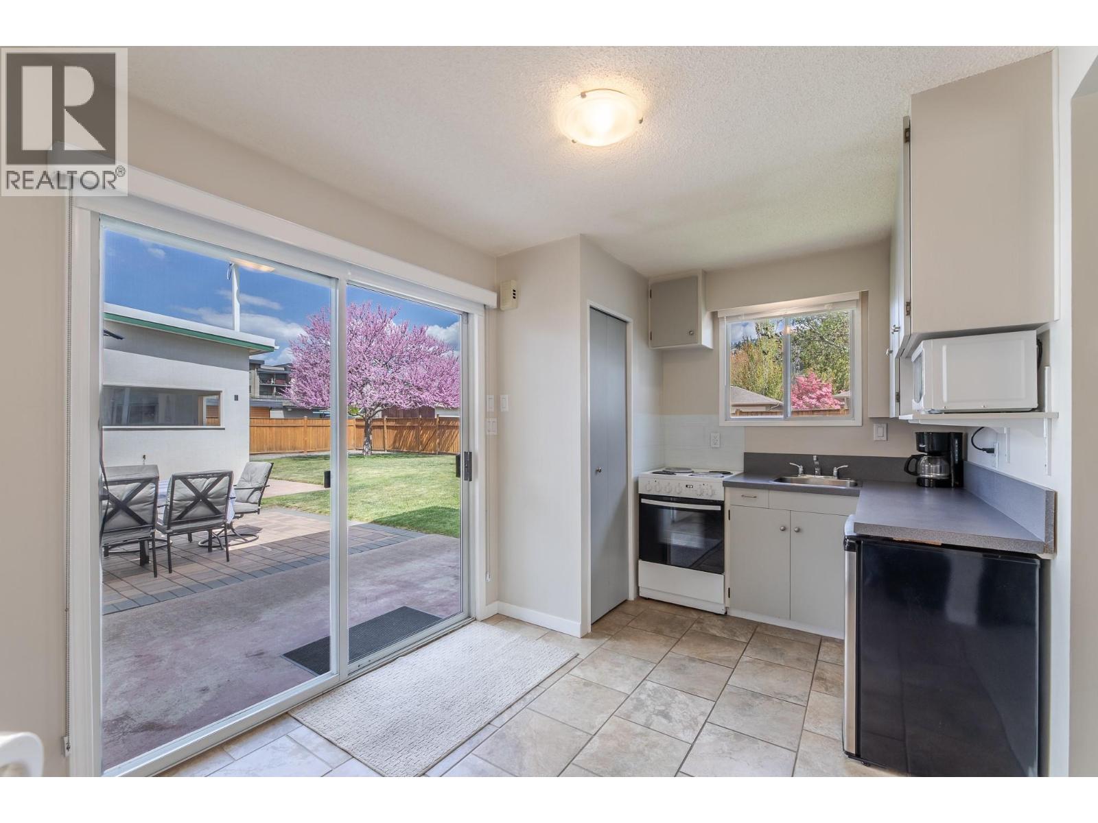 217 Lee Avenue, Penticton, British Columbia  V2A 3V9 - Photo 24 - 10385723