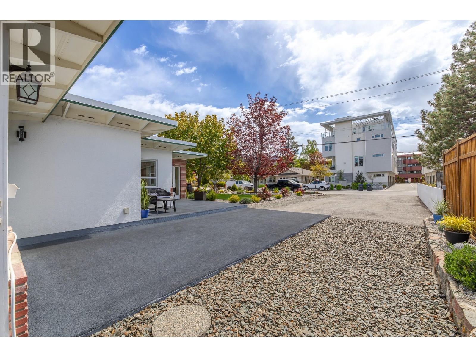 217 Lee Avenue, Penticton, British Columbia  V2A 3V9 - Photo 3 - 10385723