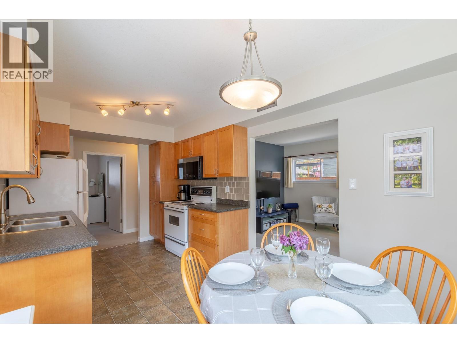 217 Lee Avenue, Penticton, British Columbia  V2A 3V9 - Photo 9 - 10385723