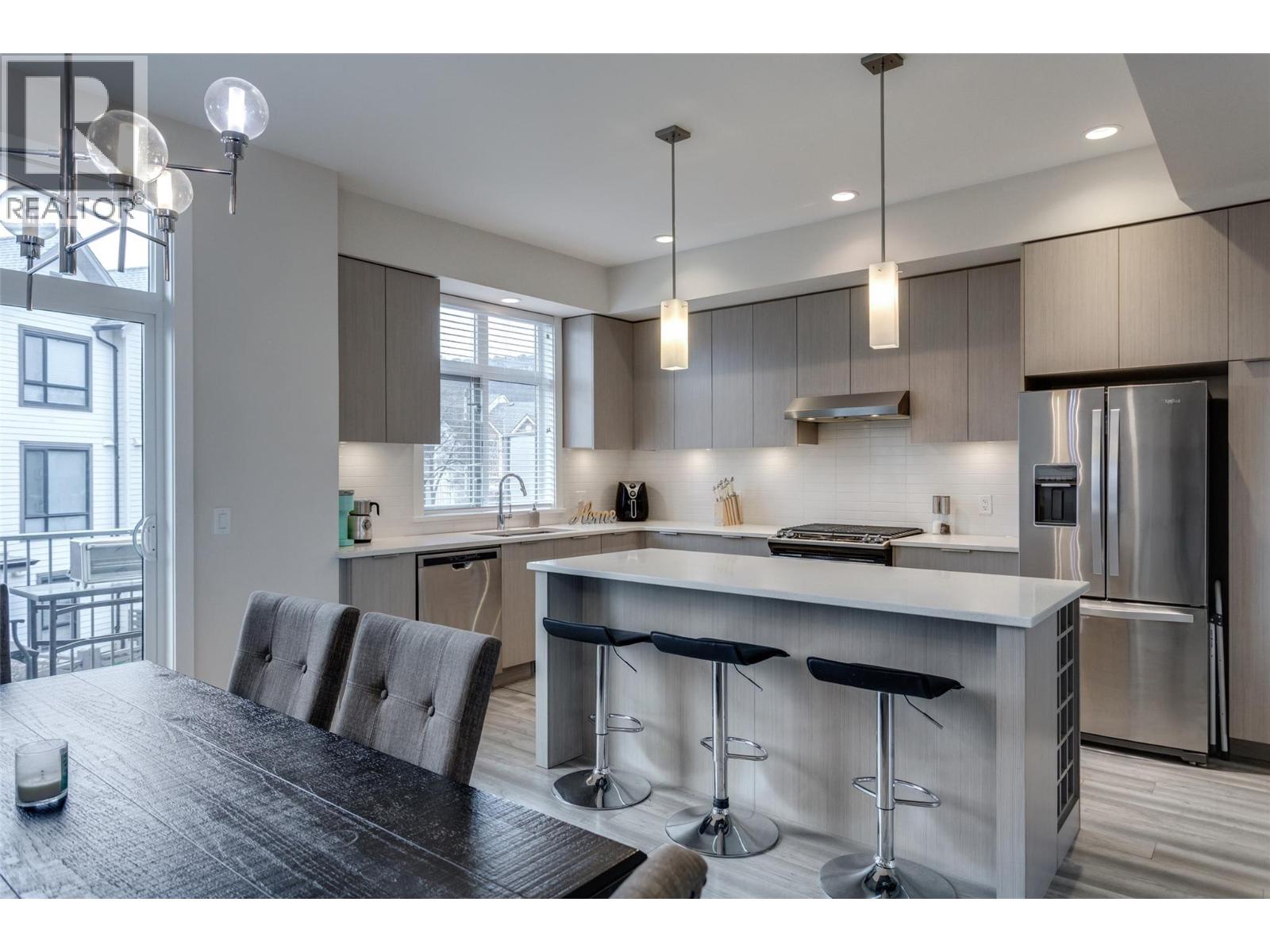 170 Celano Crescent Unit# 4, Kelowna, British Columbia  V1V 0B6 - Photo 2 - 10385616