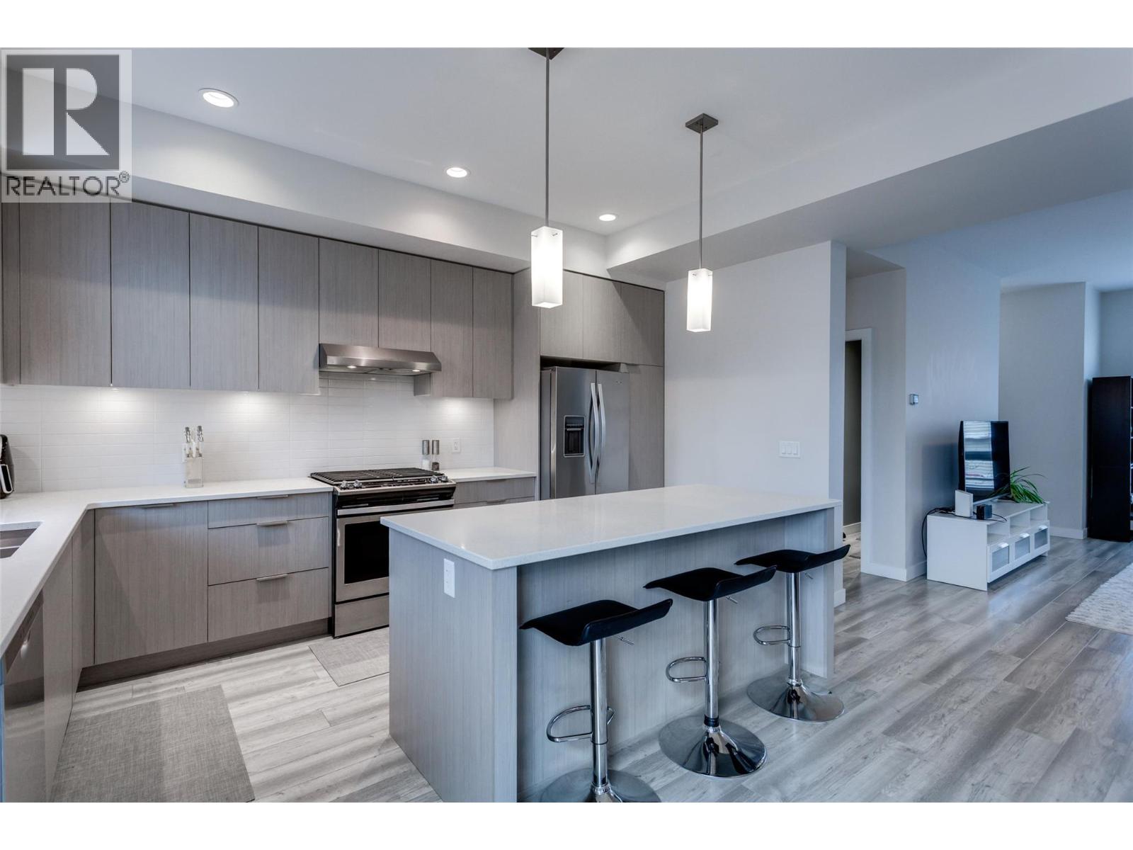 170 Celano Crescent Unit# 4, Kelowna, British Columbia  V1V 0B6 - Photo 4 - 10385616