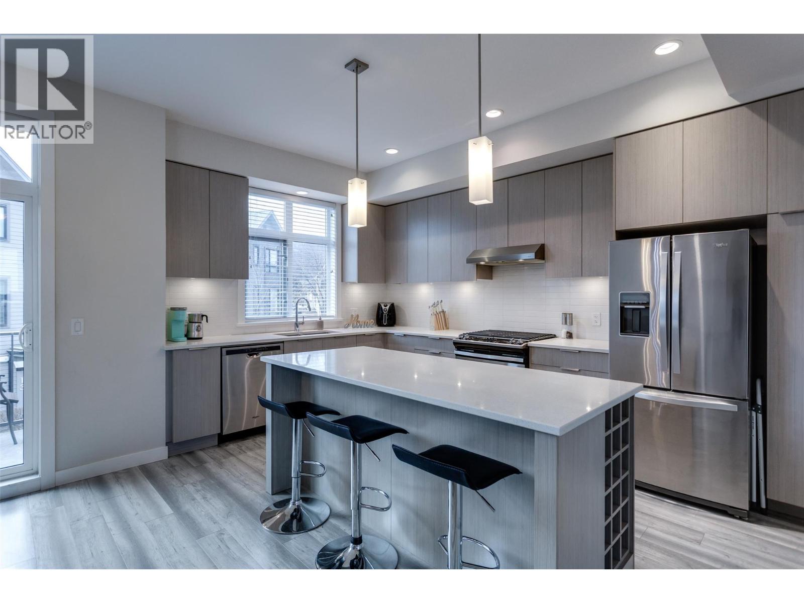 170 Celano Crescent Unit# 4, Kelowna, British Columbia  V1V 0B6 - Photo 5 - 10385616