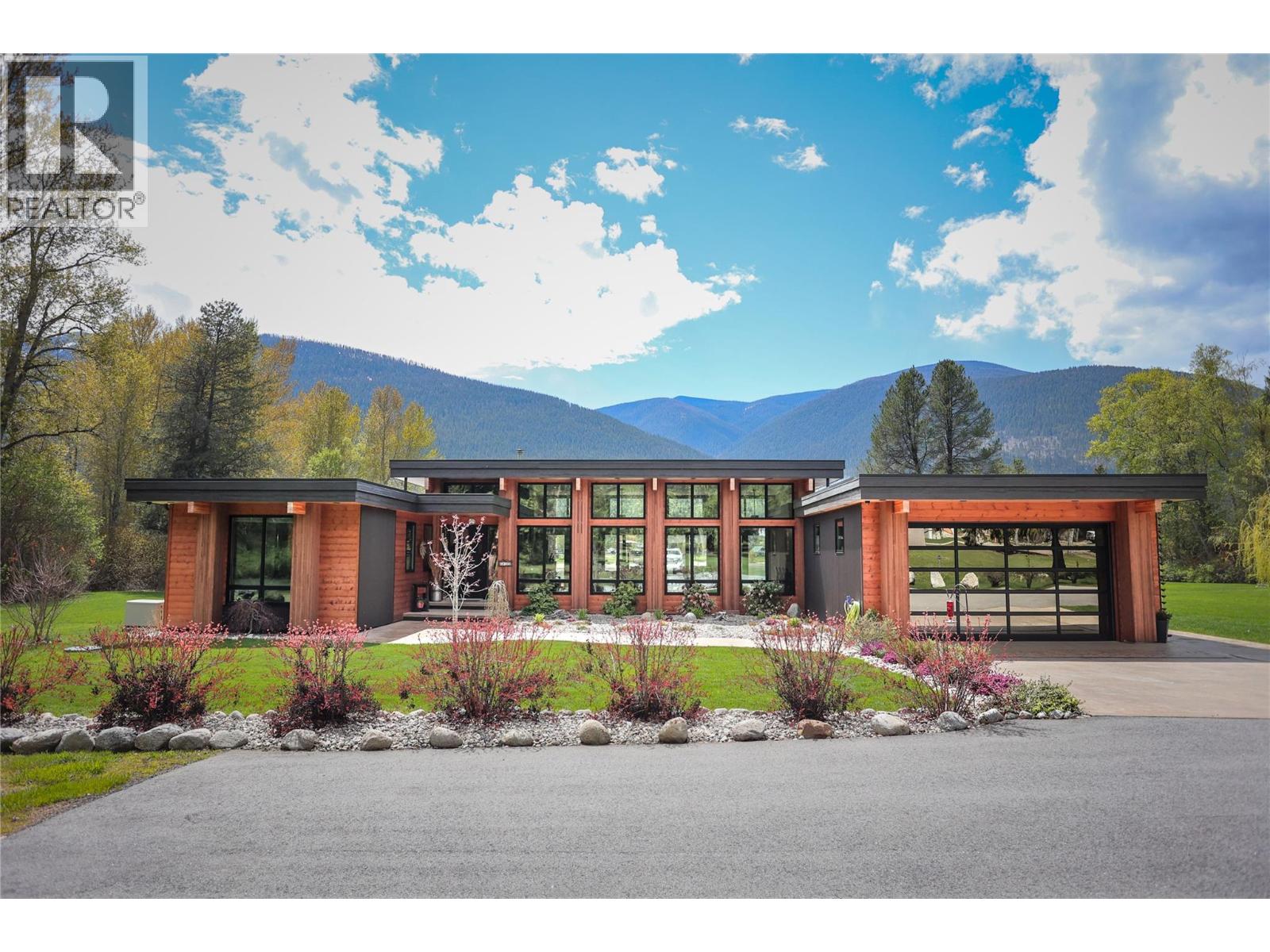 6133 Pippers Lane, Nelson, British Columbia  V1L 6P5 - Photo 4 - 10385583