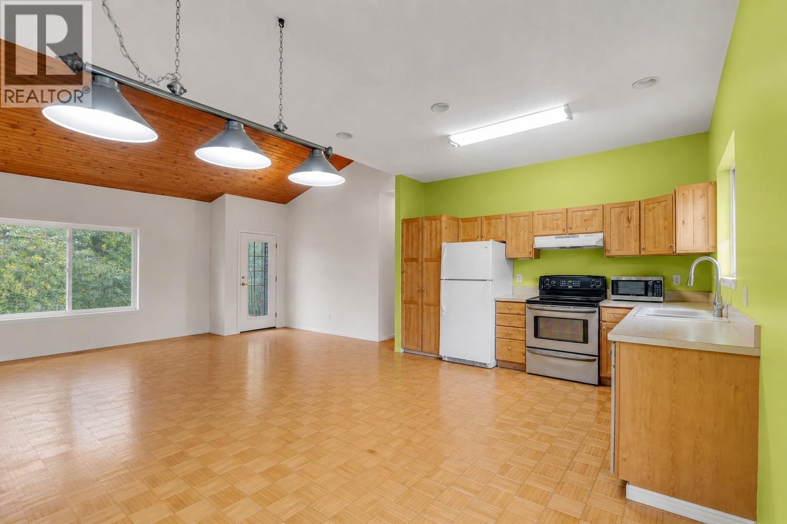 523 Grand Oro Road, Kaleden, British Columbia  V0H 1K0 - Photo 11 - 10385721