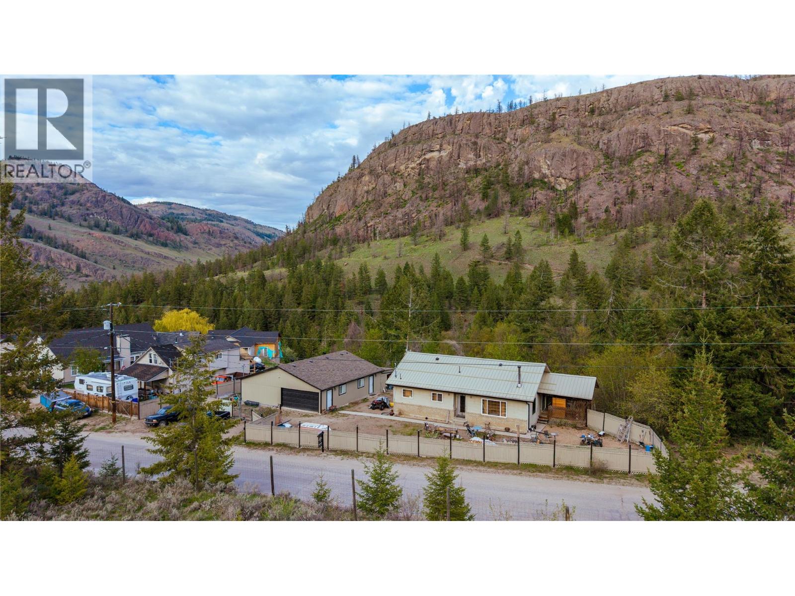 523 Grand Oro Road, Kaleden, British Columbia  V0H 1K0 - Photo 2 - 10385721