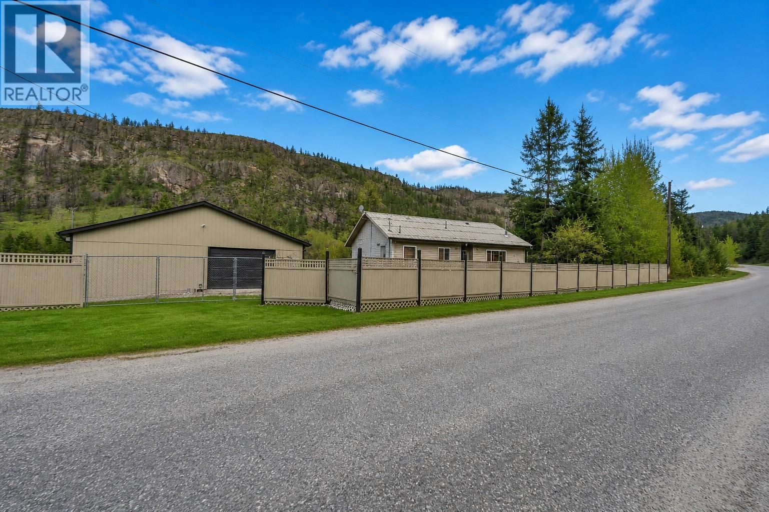 523 Grand Oro Road, Kaleden, British Columbia  V0H 1K0 - Photo 3 - 10385721