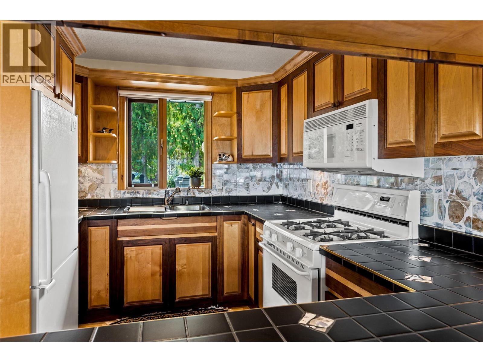 2483 Rocky Point Road, Blind Bay, British Columbia  V0E 1H1 - Photo 20 - 10385618