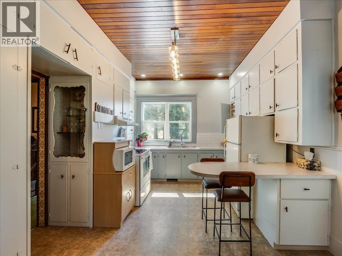 1448 Pass Creek Road, Castlegar, British Columbia  V1N 4S2 - Photo 14 - 10385233