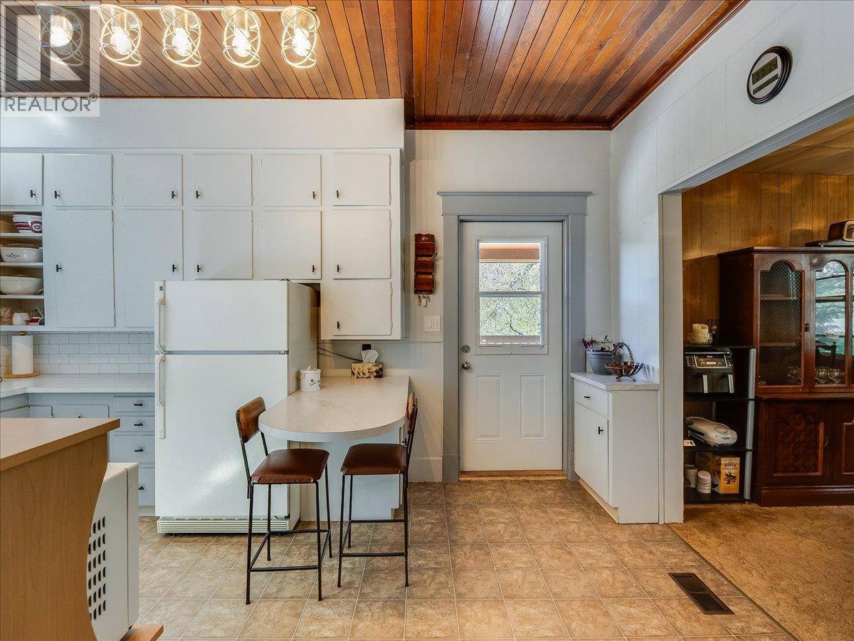 1448 Pass Creek Road, Castlegar, British Columbia  V1N 4S2 - Photo 17 - 10385233