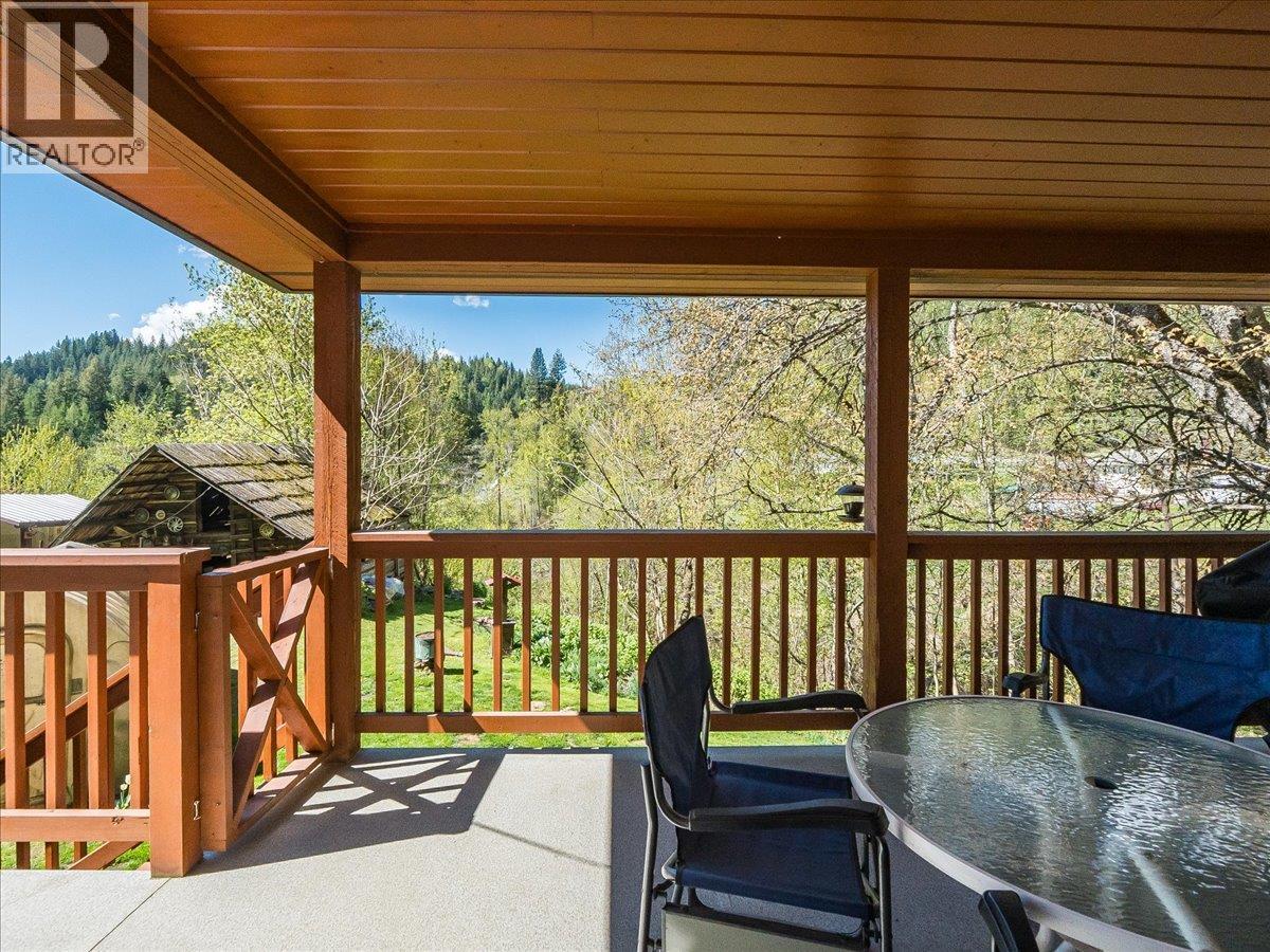 1448 Pass Creek Road, Castlegar, British Columbia  V1N 4S2 - Photo 3 - 10385233