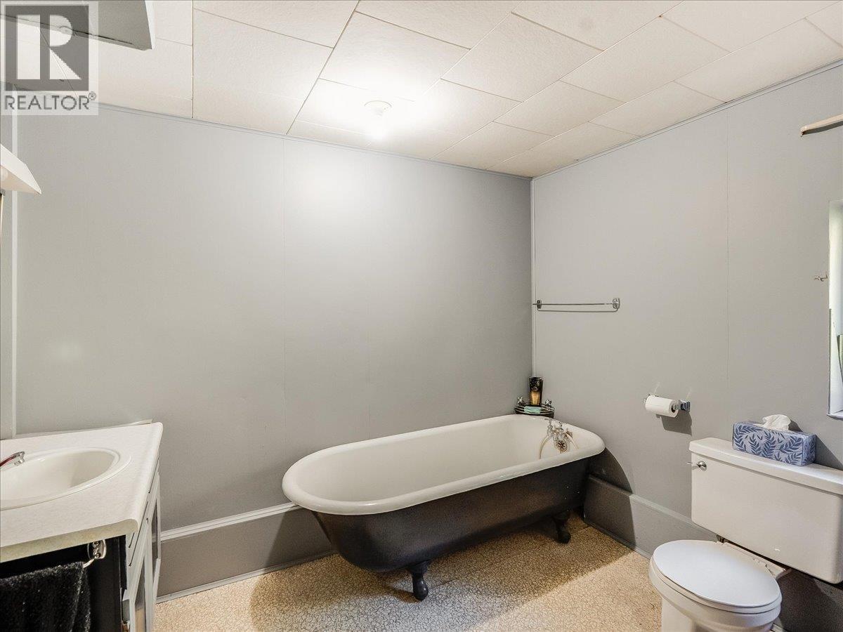 1448 Pass Creek Road, Castlegar, British Columbia  V1N 4S2 - Photo 45 - 10385233