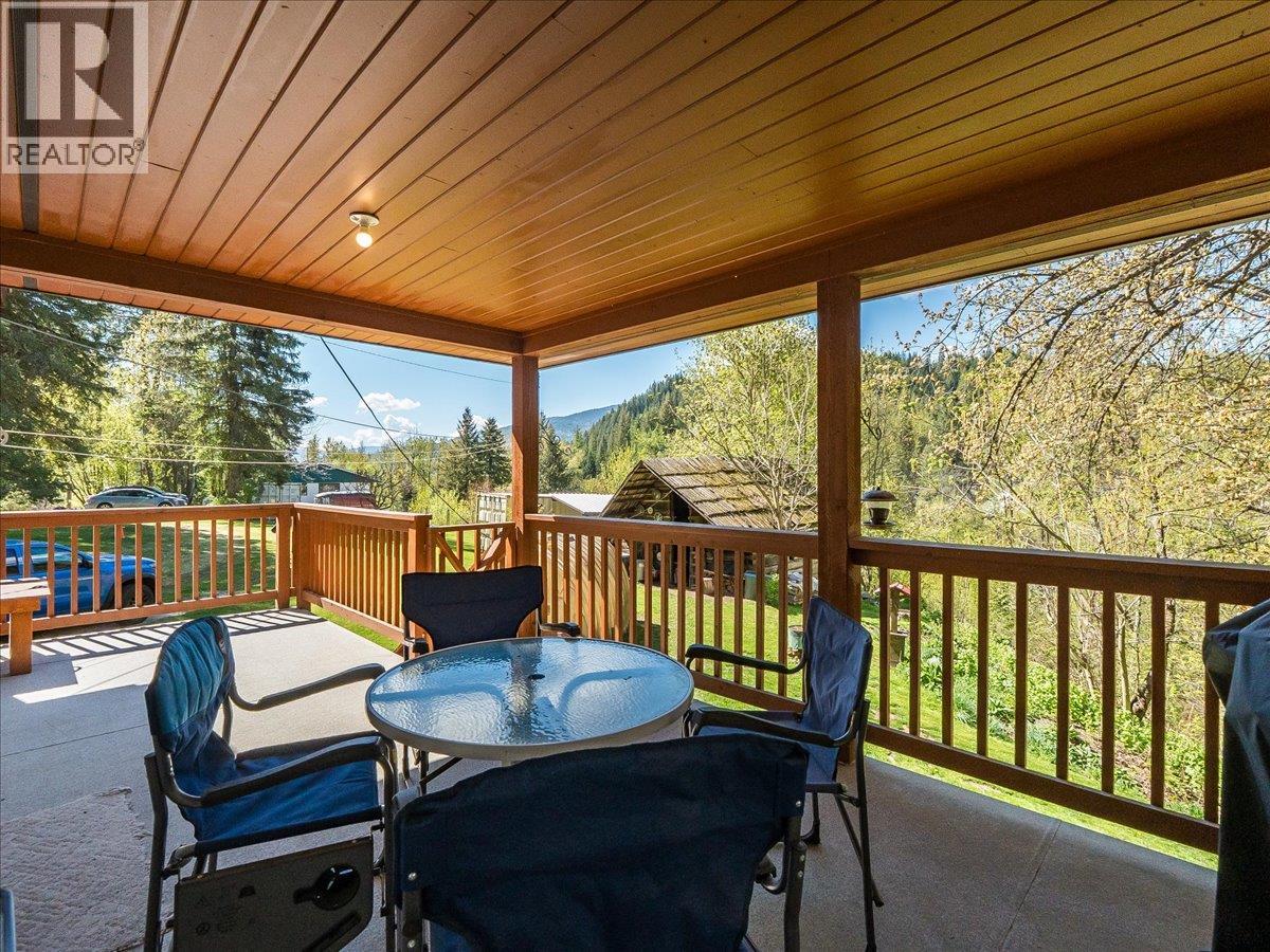 1448 Pass Creek Road, Castlegar, British Columbia  V1N 4S2 - Photo 5 - 10385233