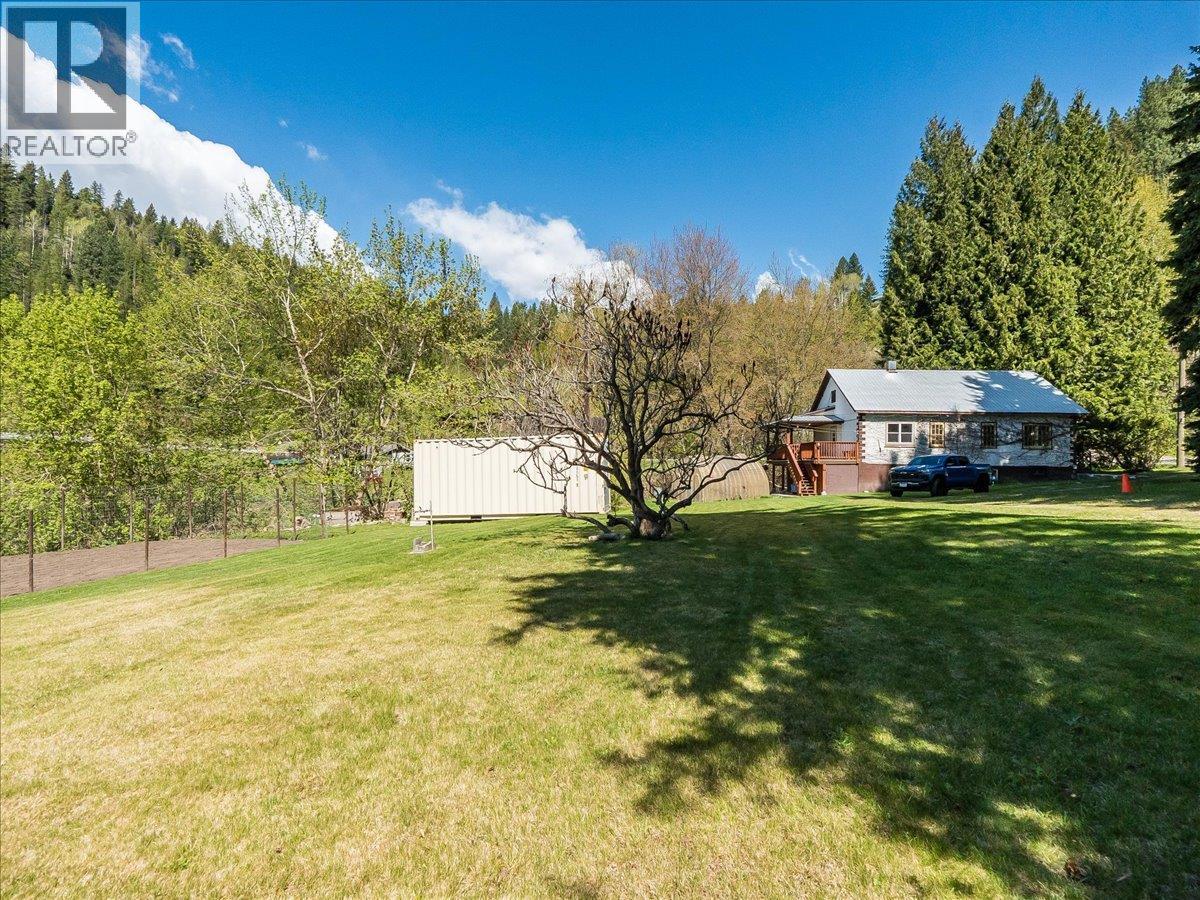 1448 Pass Creek Road, Castlegar, British Columbia  V1N 4S2 - Photo 8 - 10385233