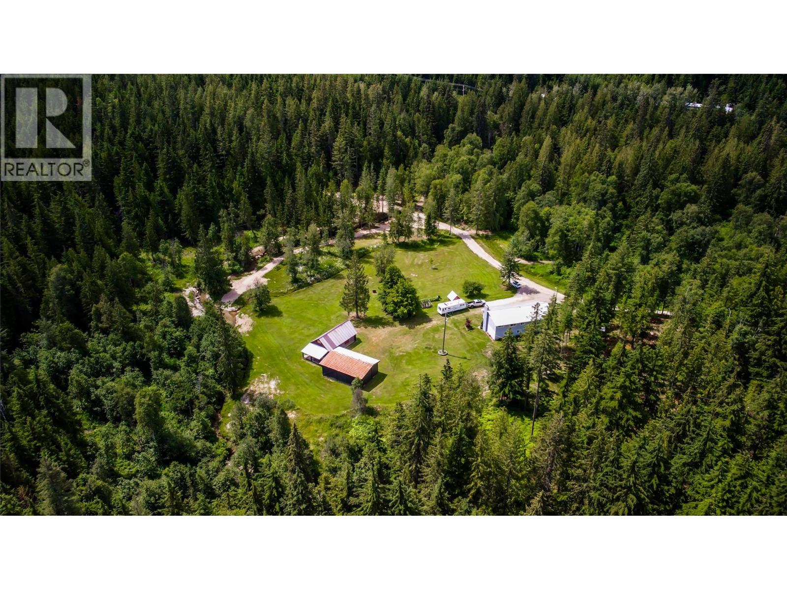 1750 Highway 23 South Highway S, Revelstoke, British Columbia  V0E 2S0 - Photo 1 - 10385651