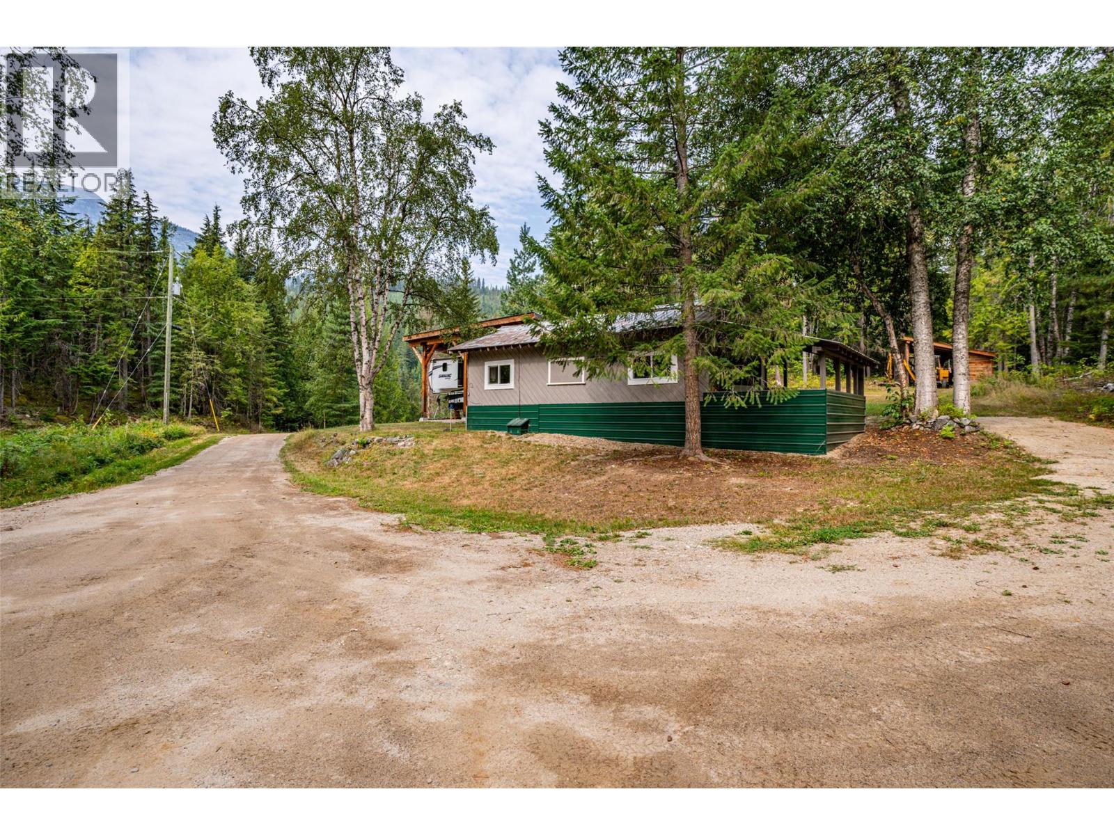 1750 Highway 23 South Highway S, Revelstoke, British Columbia  V0E 2S0 - Photo 11 - 10385651